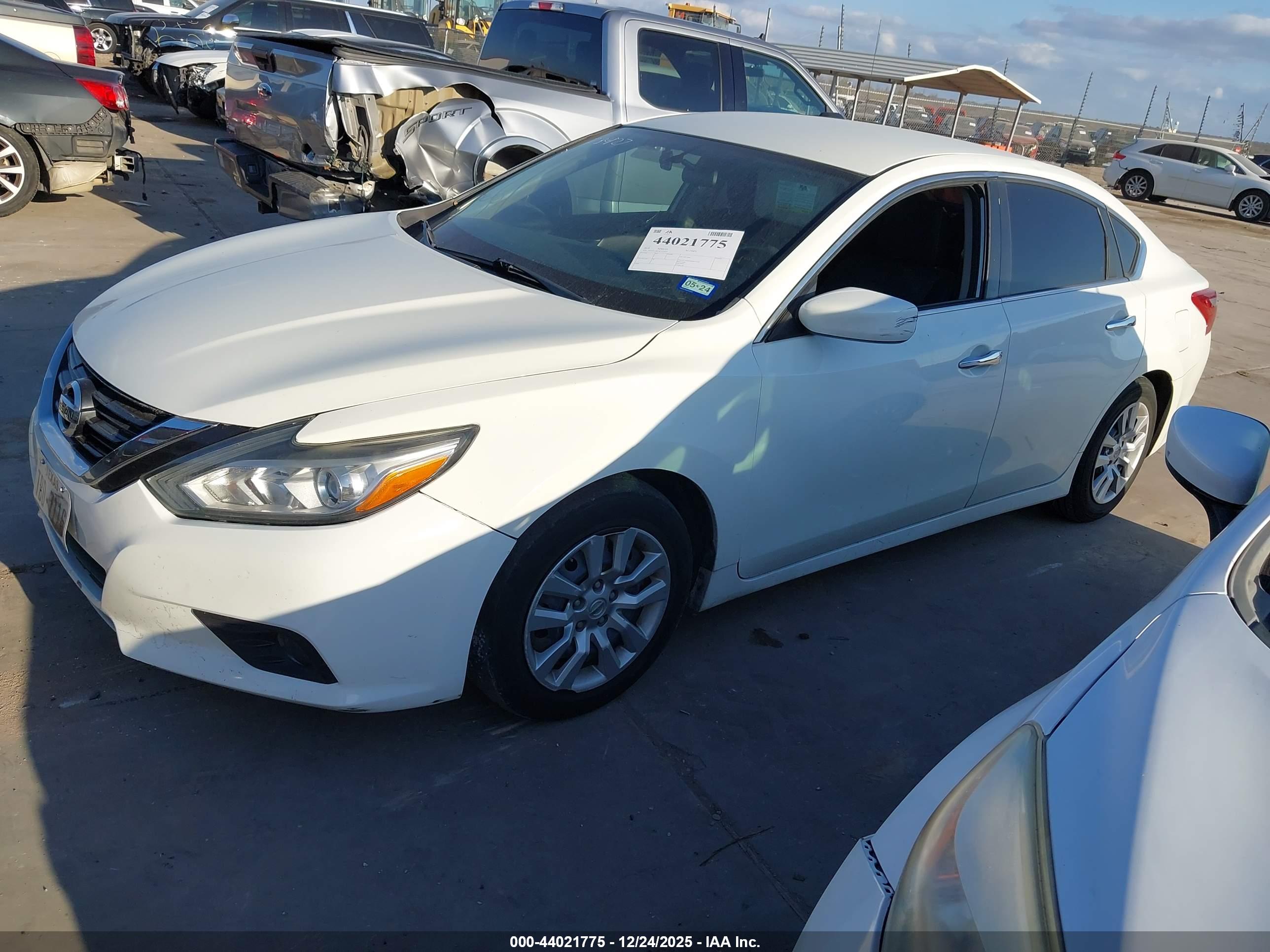 NISSAN ALTIMA image 2
