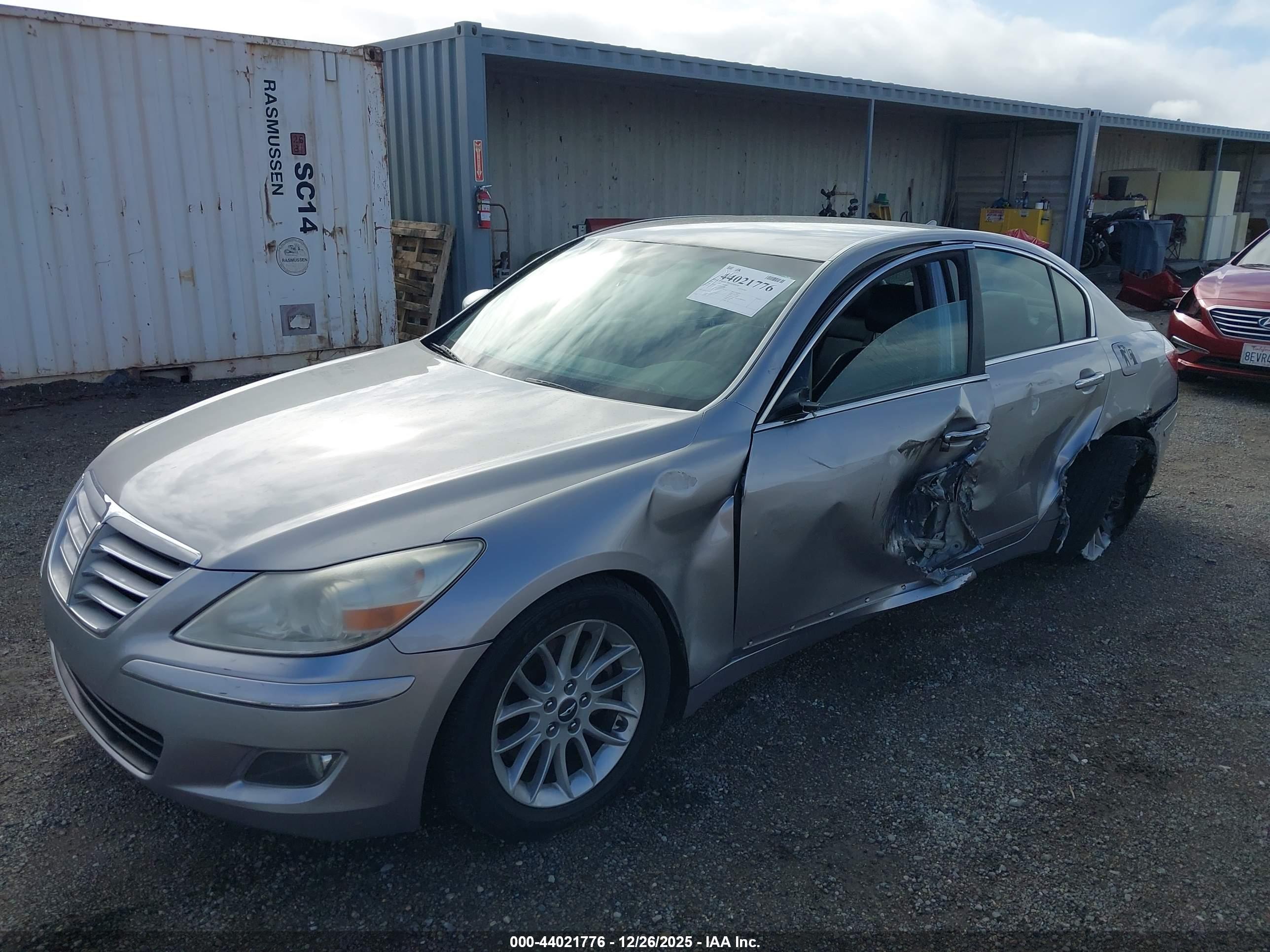 HYUNDAI GENESIS image 2