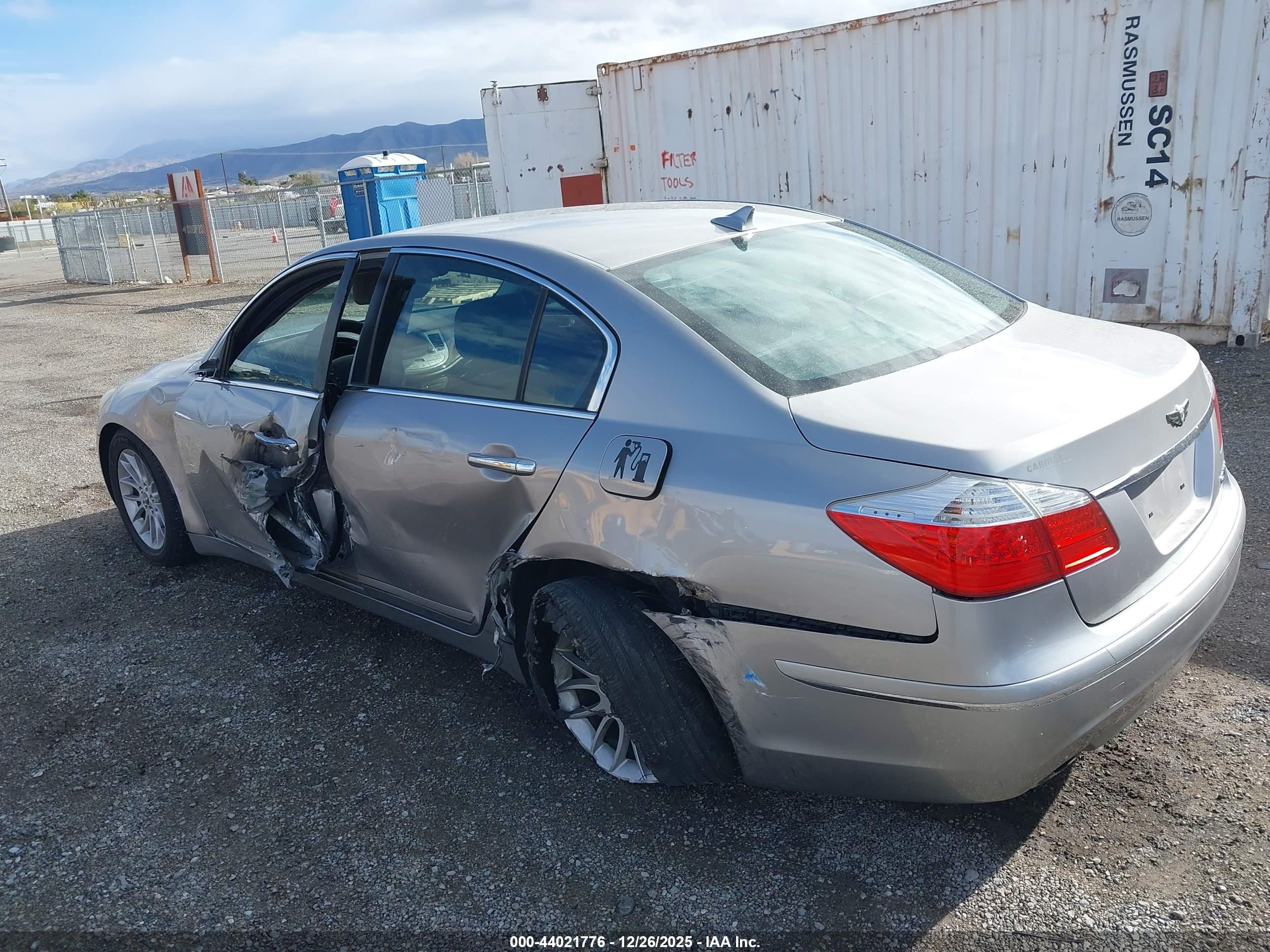HYUNDAI GENESIS image 3