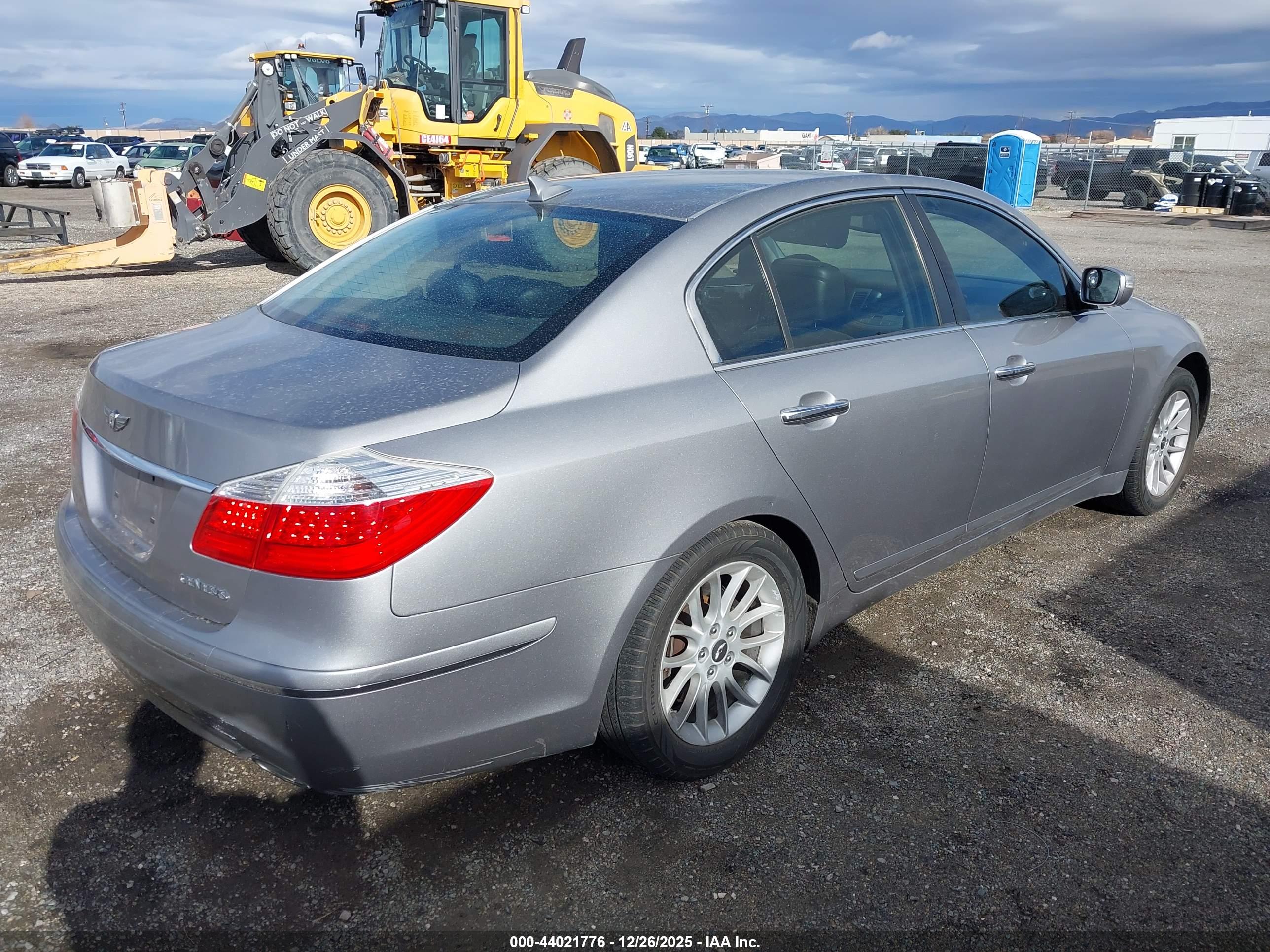 HYUNDAI GENESIS image 4