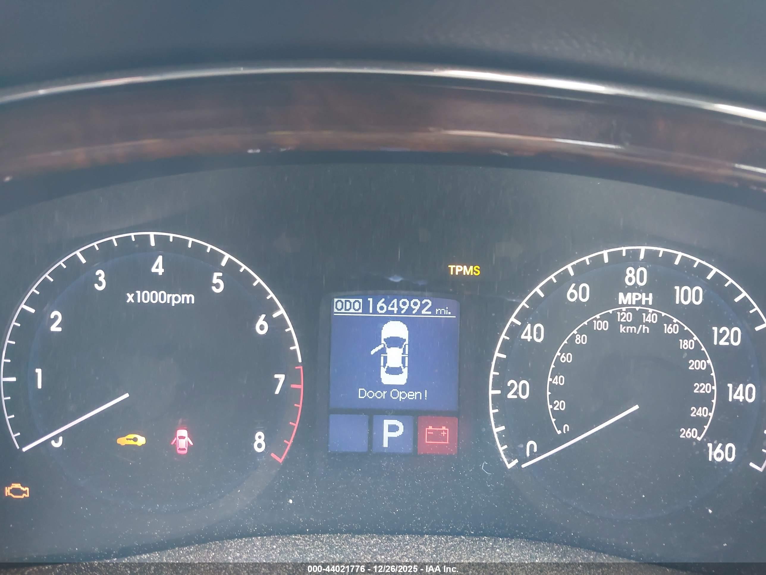 HYUNDAI GENESIS image 7