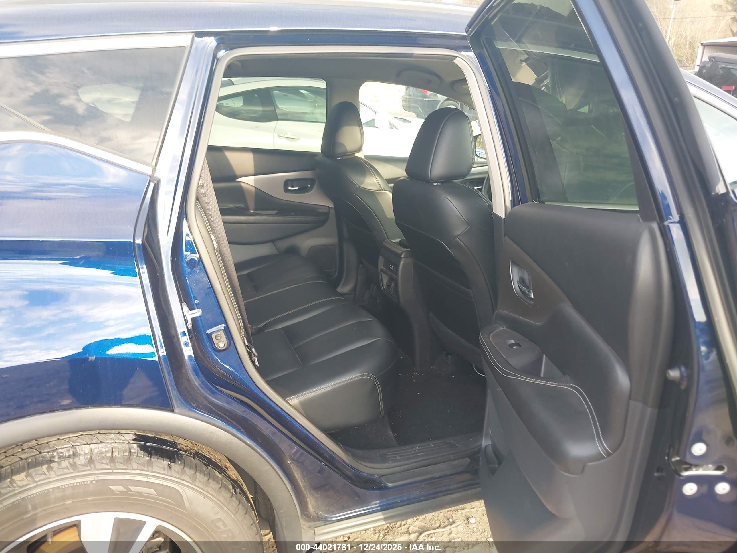 NISSAN MURANO image 8