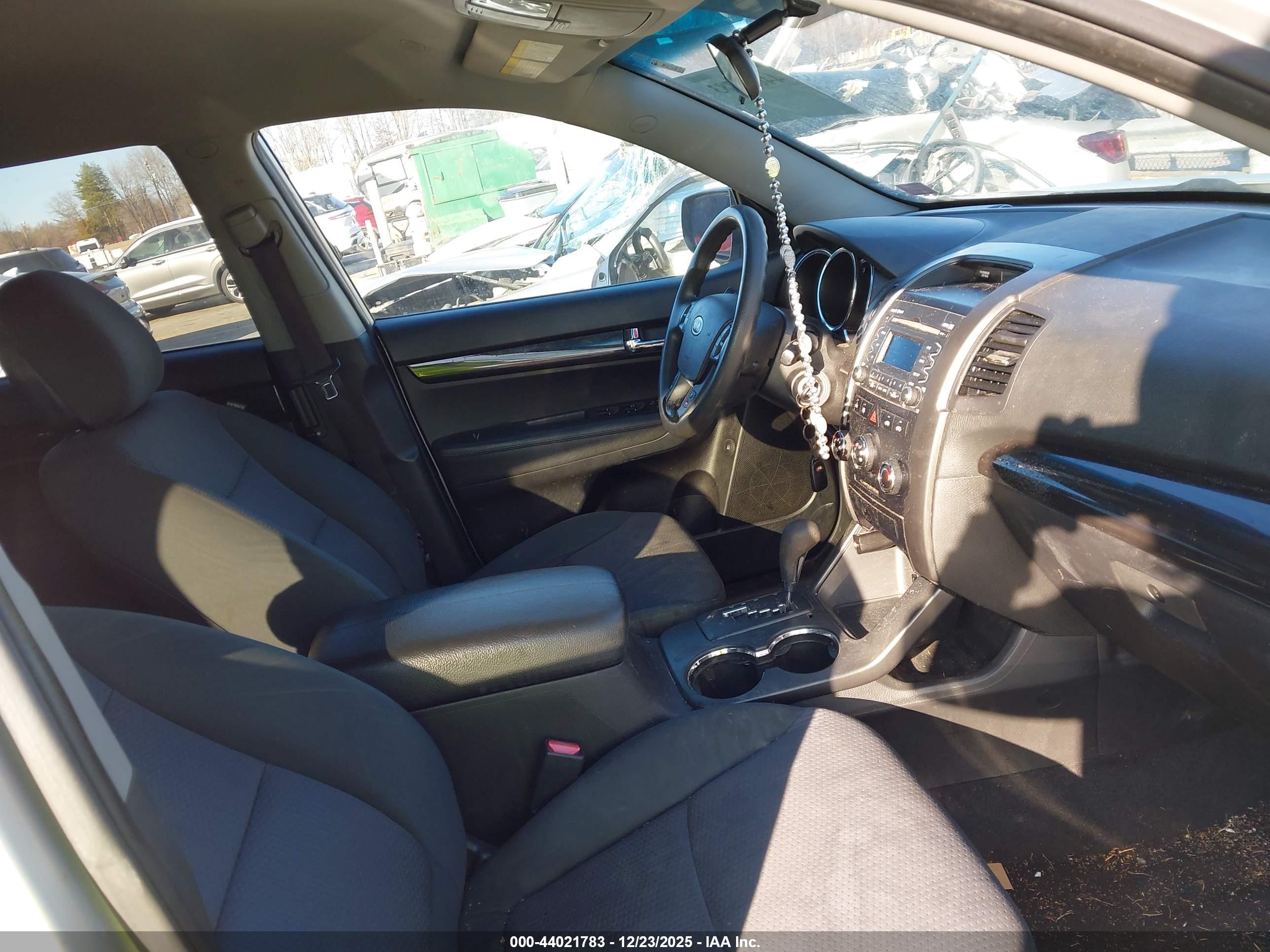 KIA SORENTO image 5
