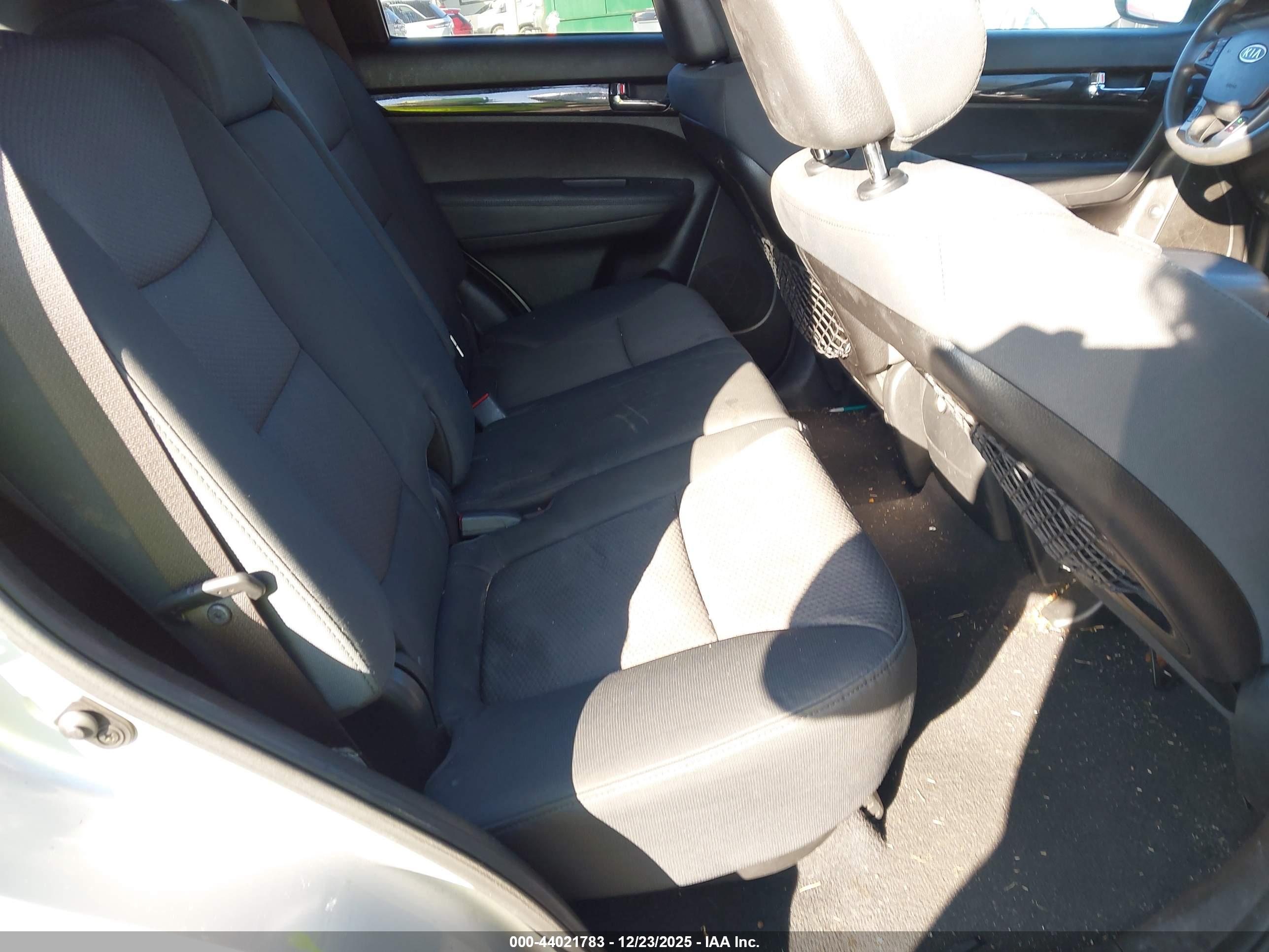 KIA SORENTO image 8