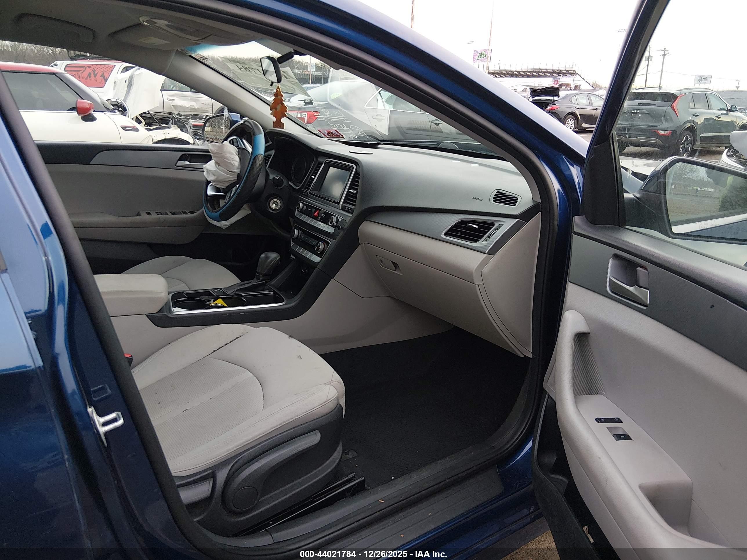 HYUNDAI SONATA image 5