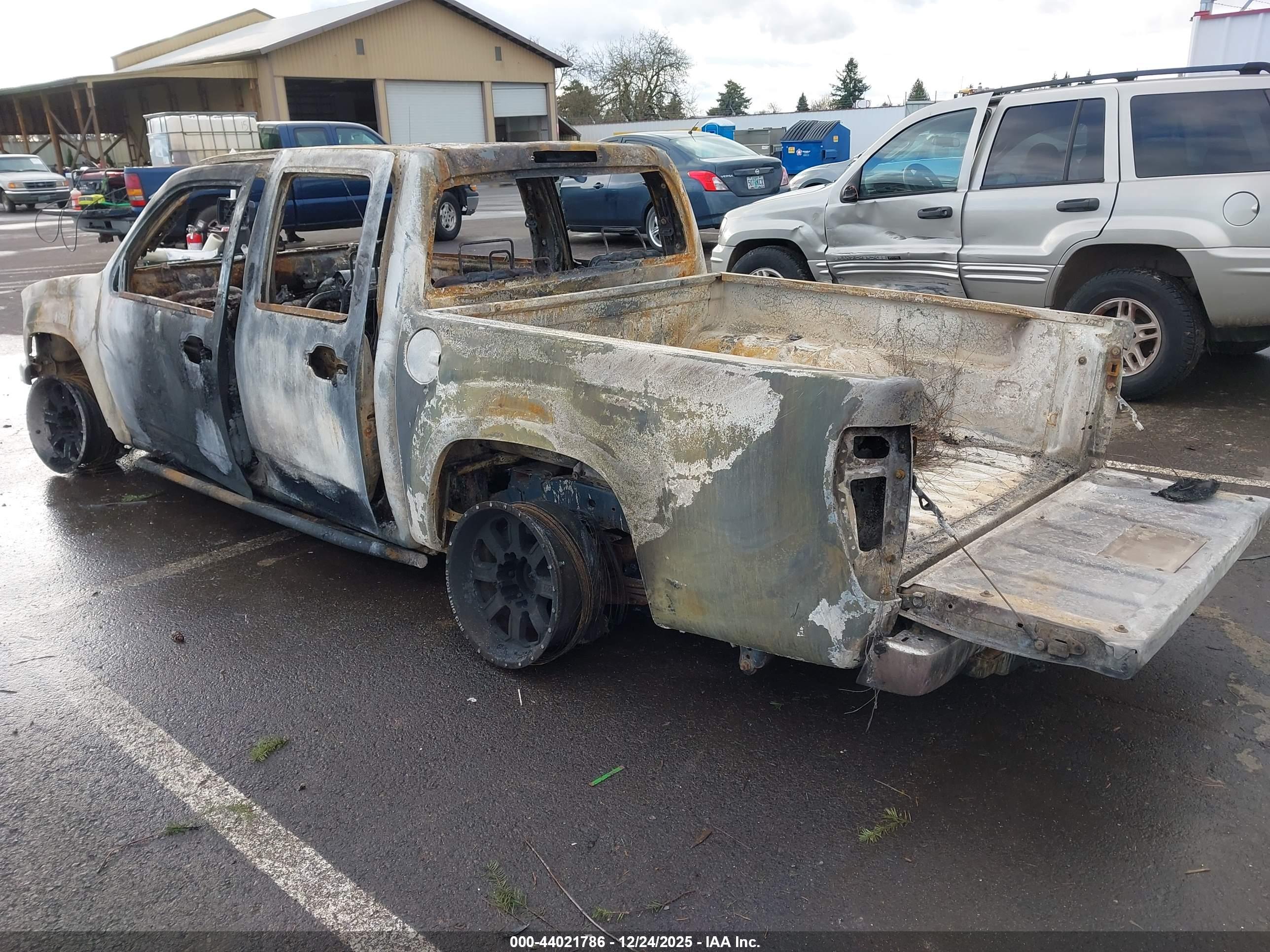 CHEVROLET COLORADO image 3