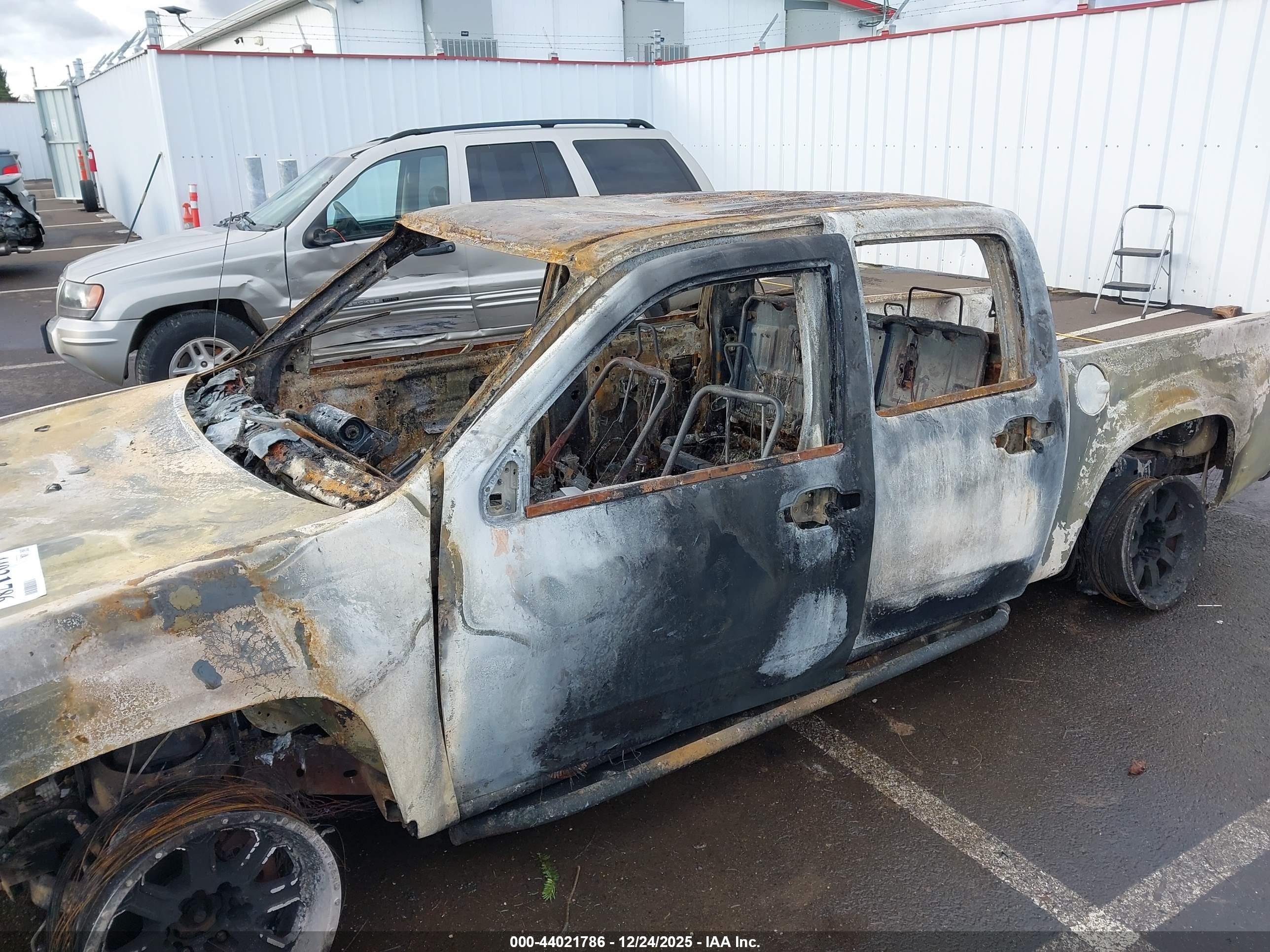 CHEVROLET COLORADO image 6