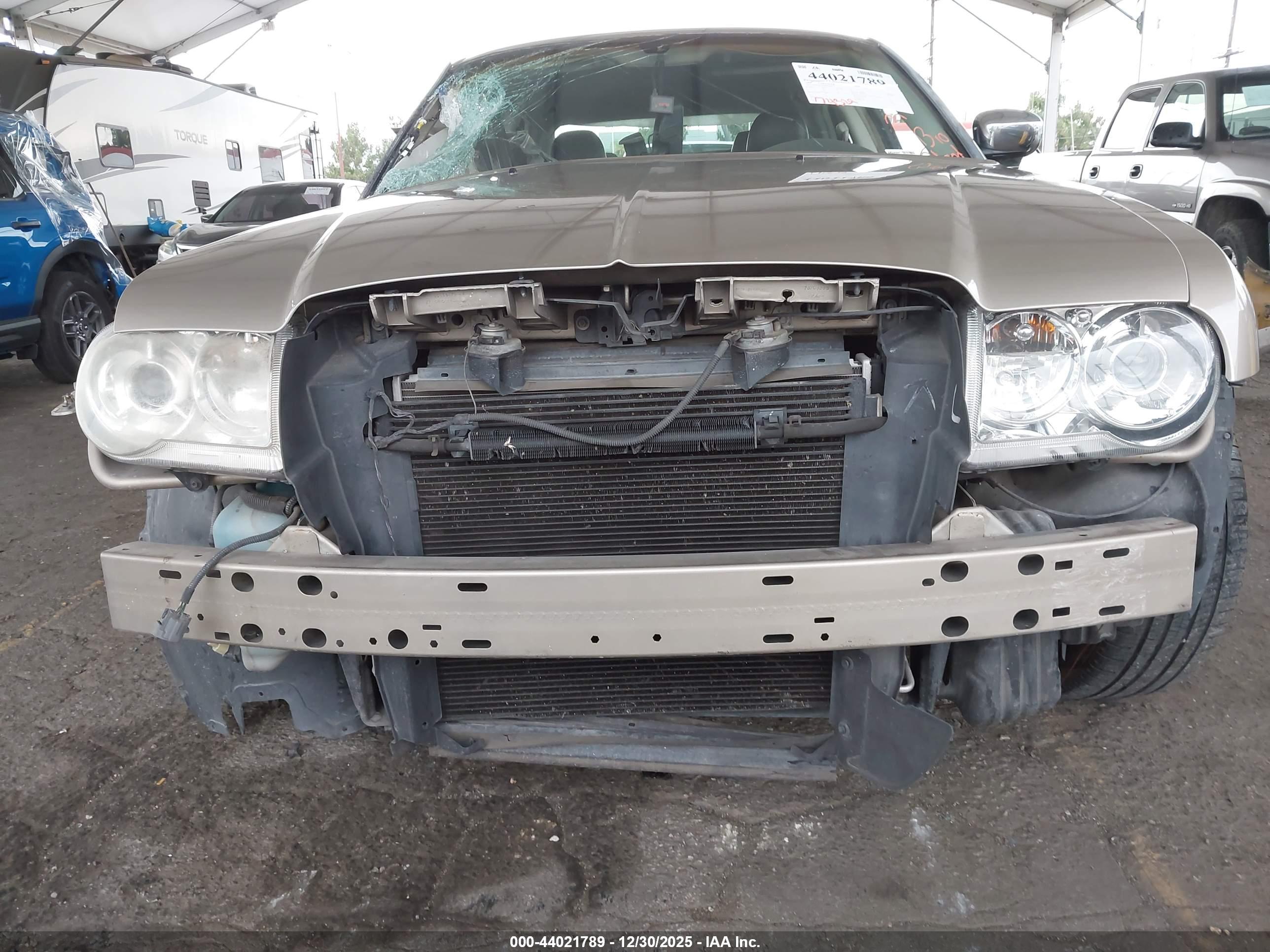 CHRYSLER 300C image 6