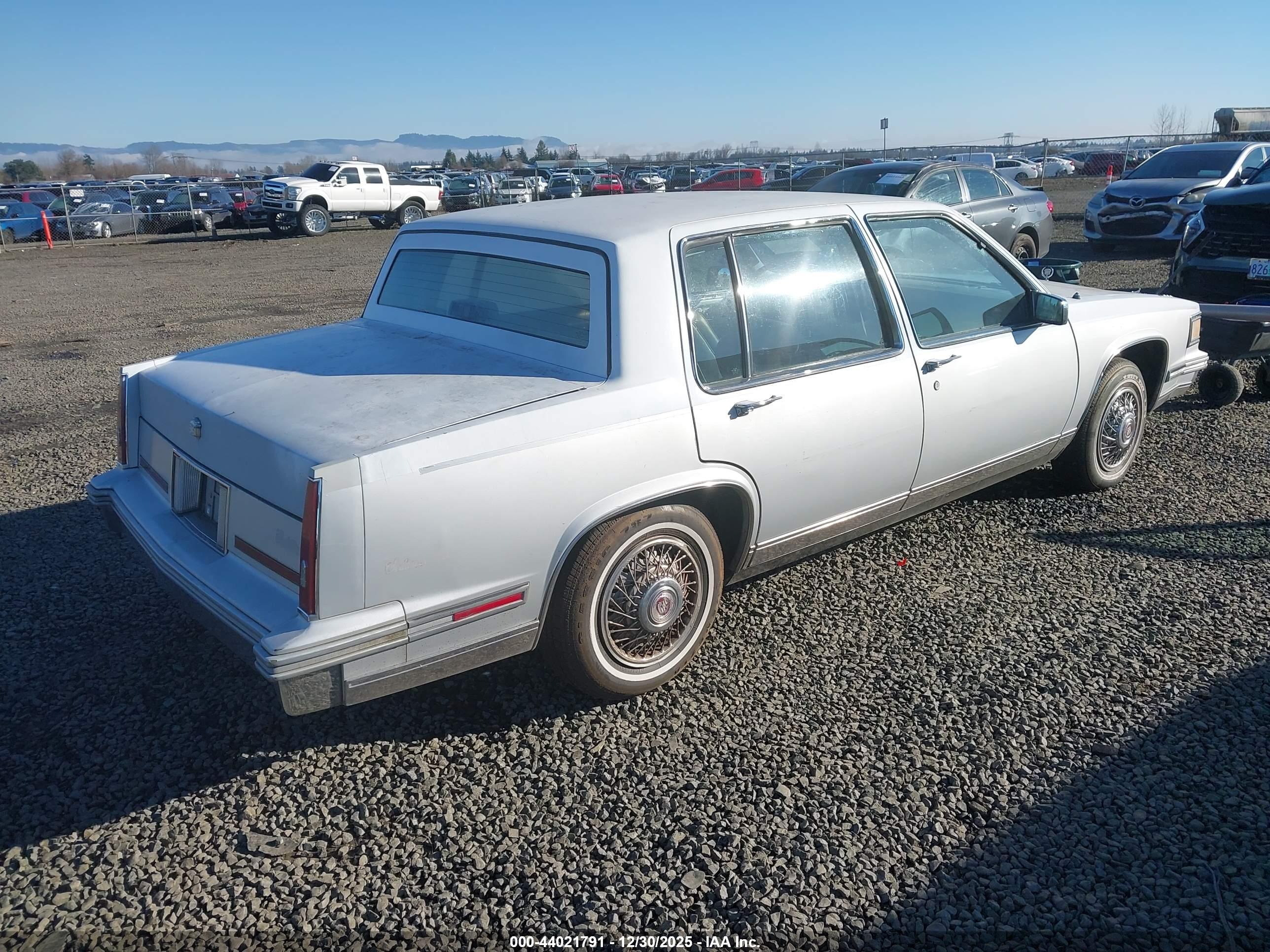 CADILLAC DEVILLE image 4