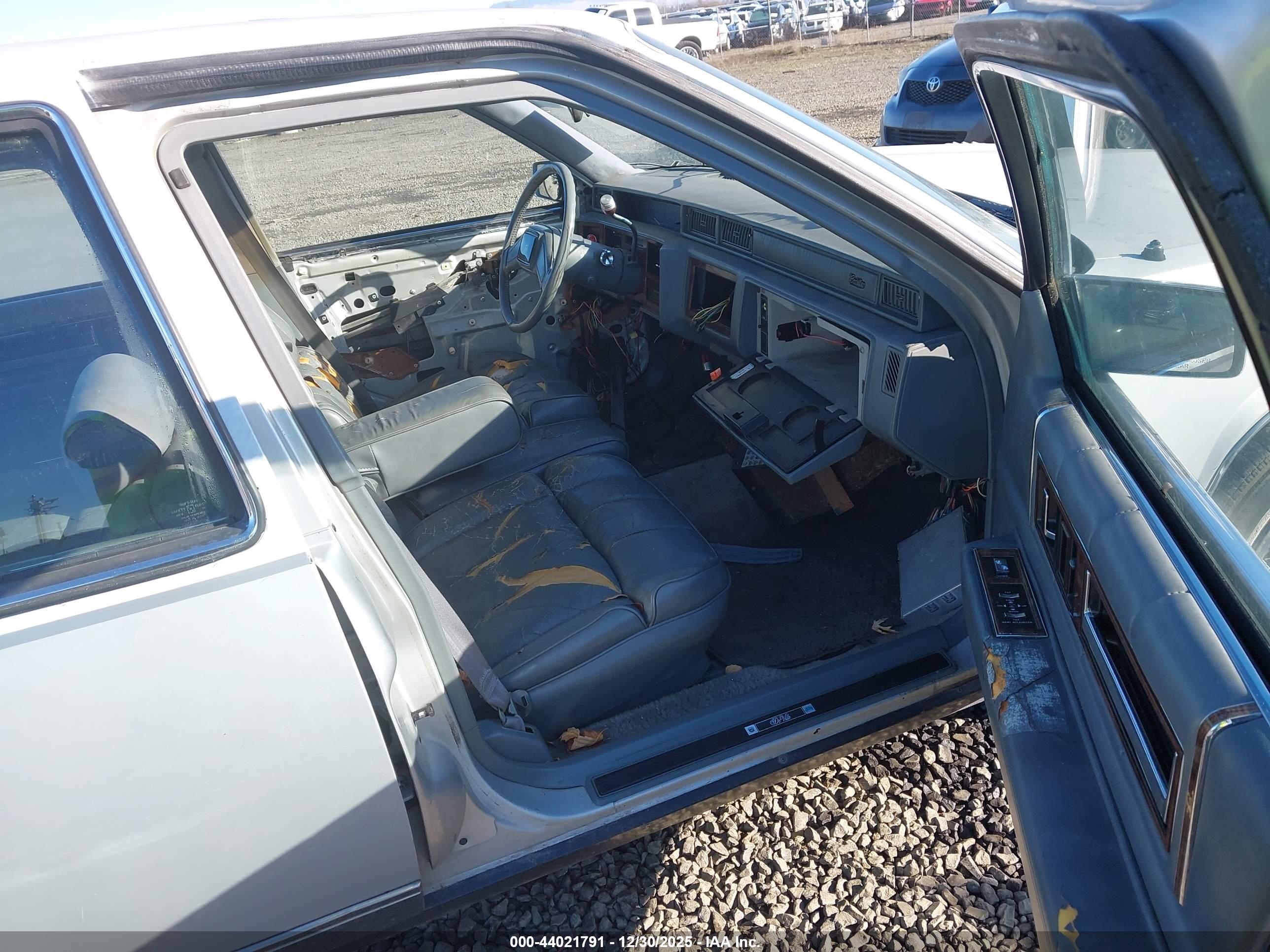CADILLAC DEVILLE image 5