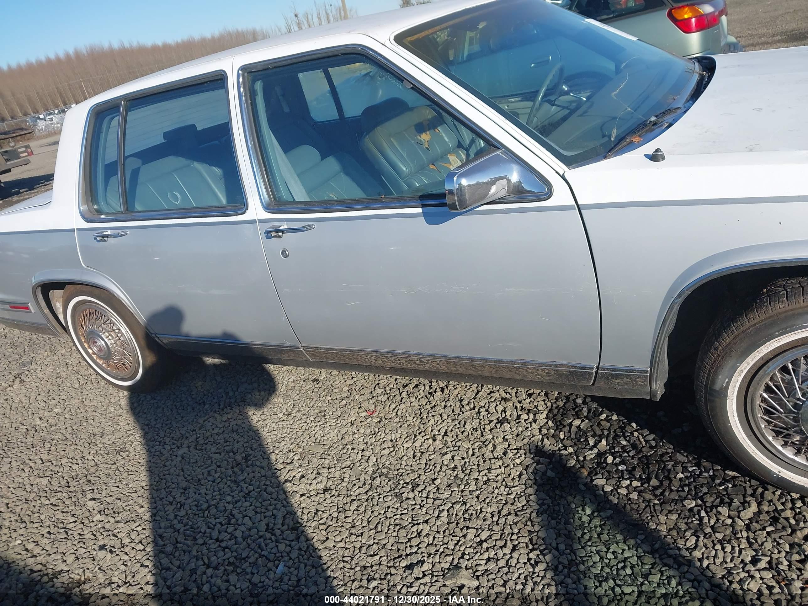 CADILLAC DEVILLE image 6