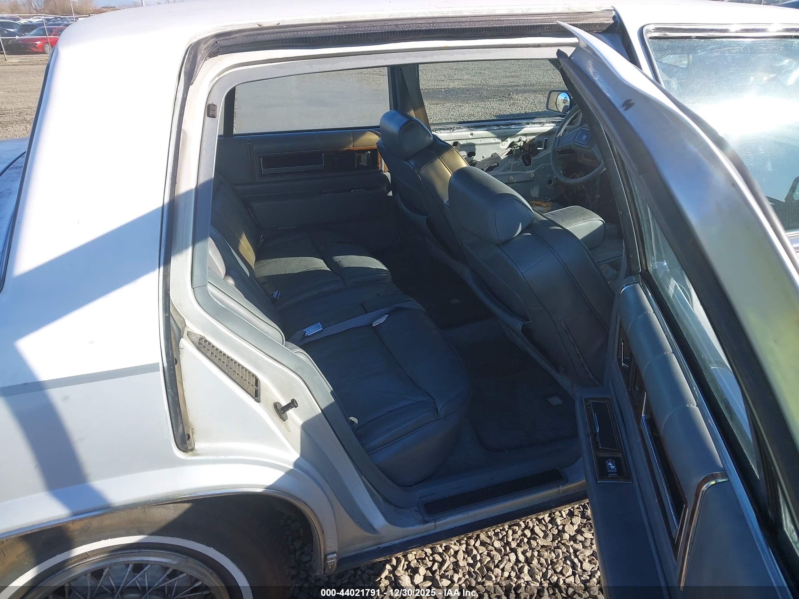 CADILLAC DEVILLE image 8