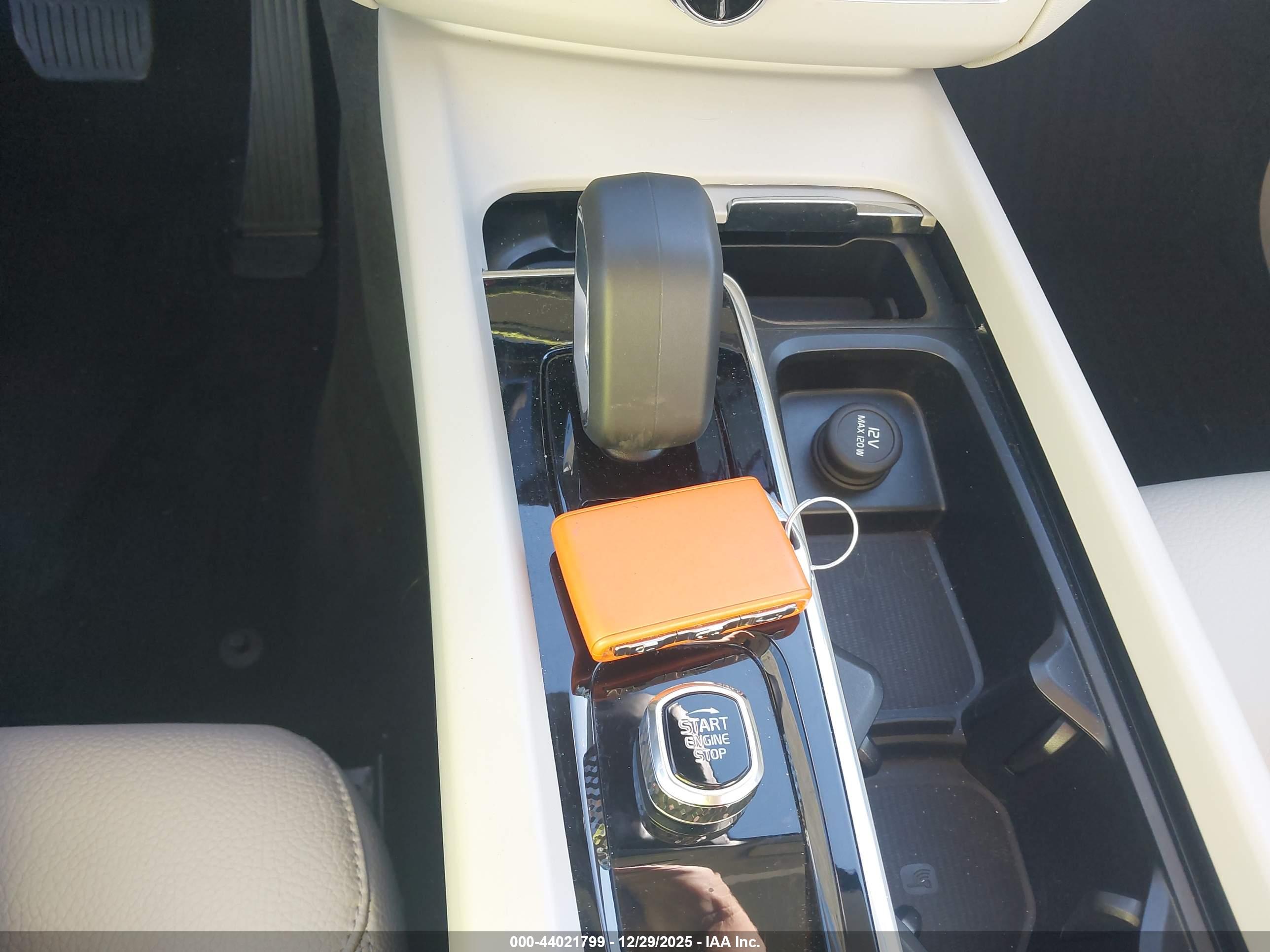 VOLVO XC60 image 11