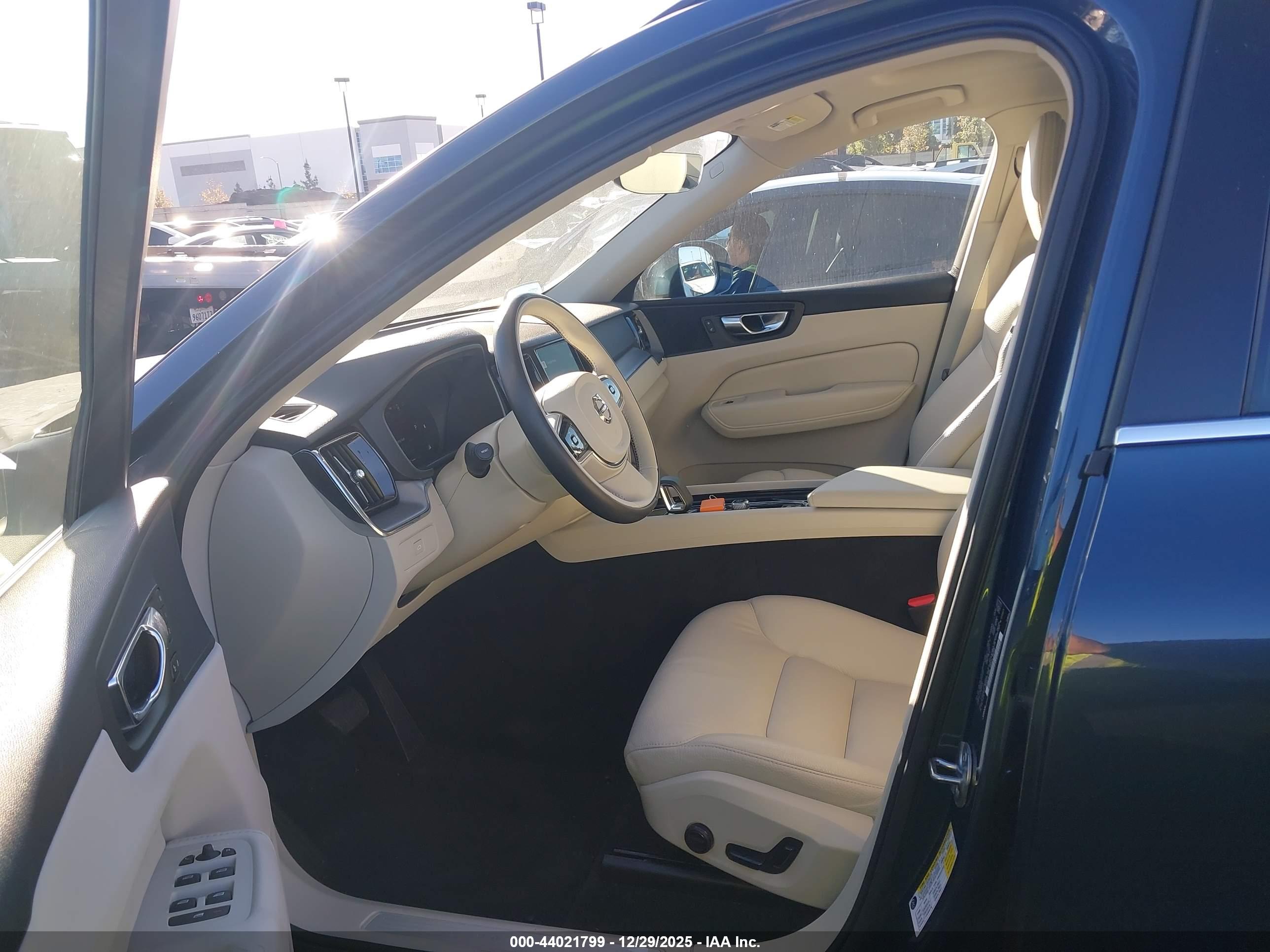 VOLVO XC60 image 5
