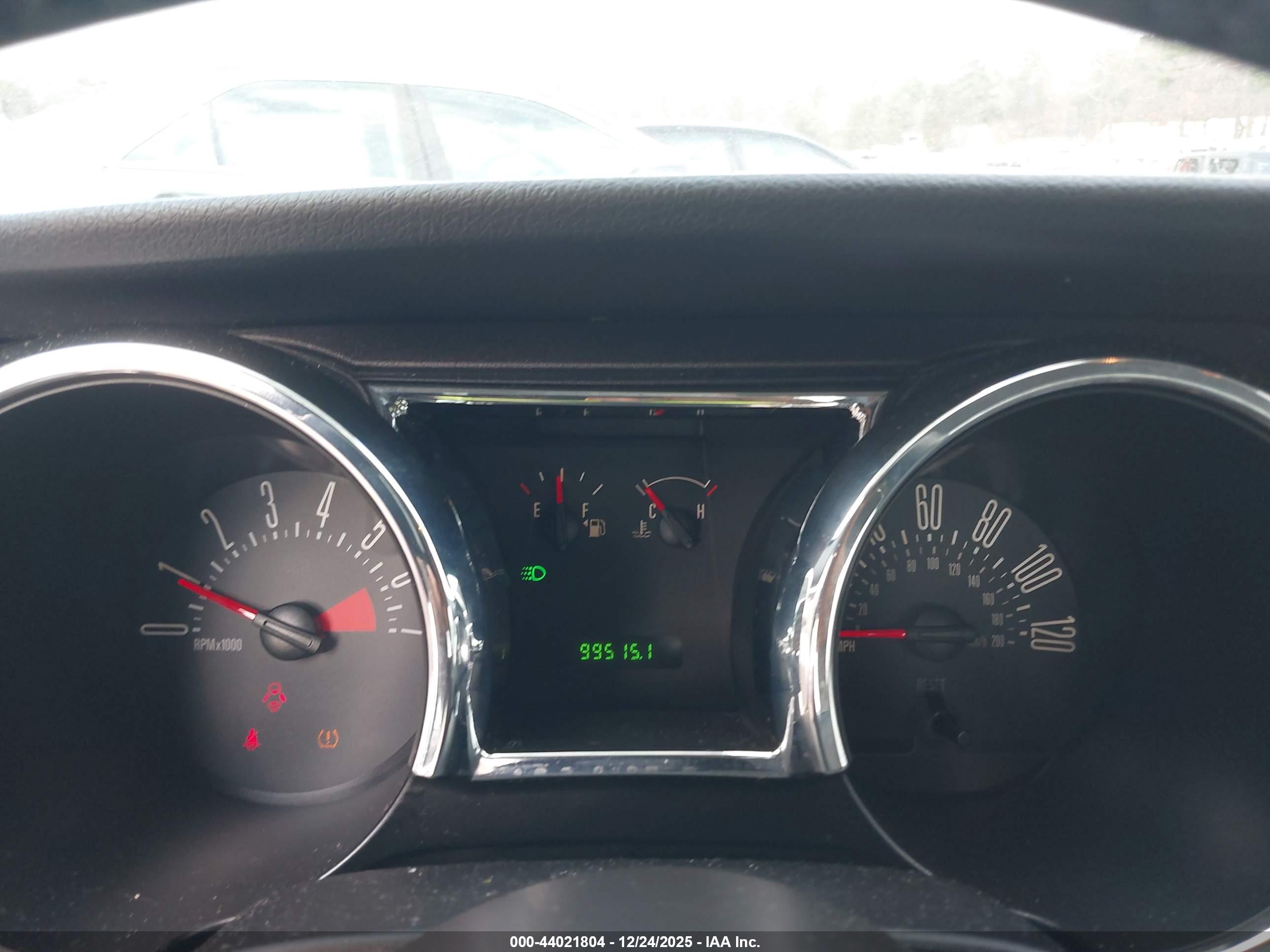 FORD MUSTANG image 7