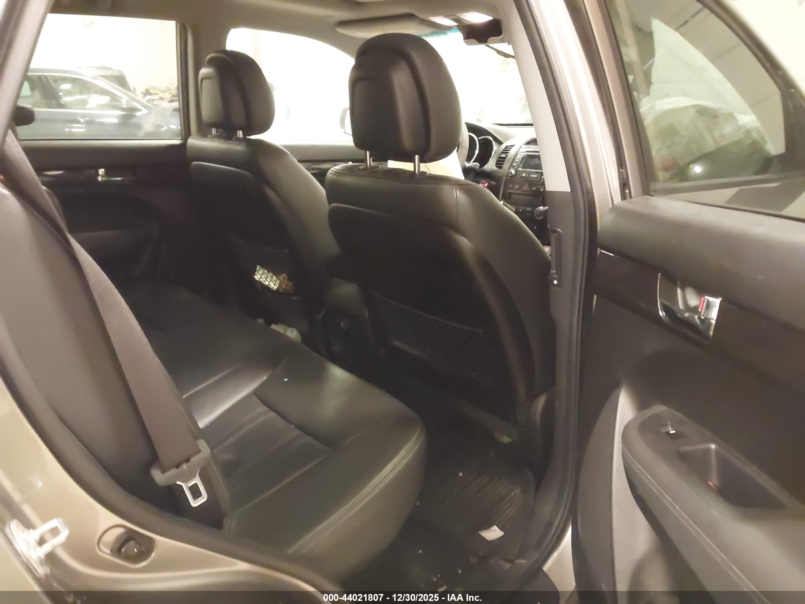 KIA SORENTO image 8