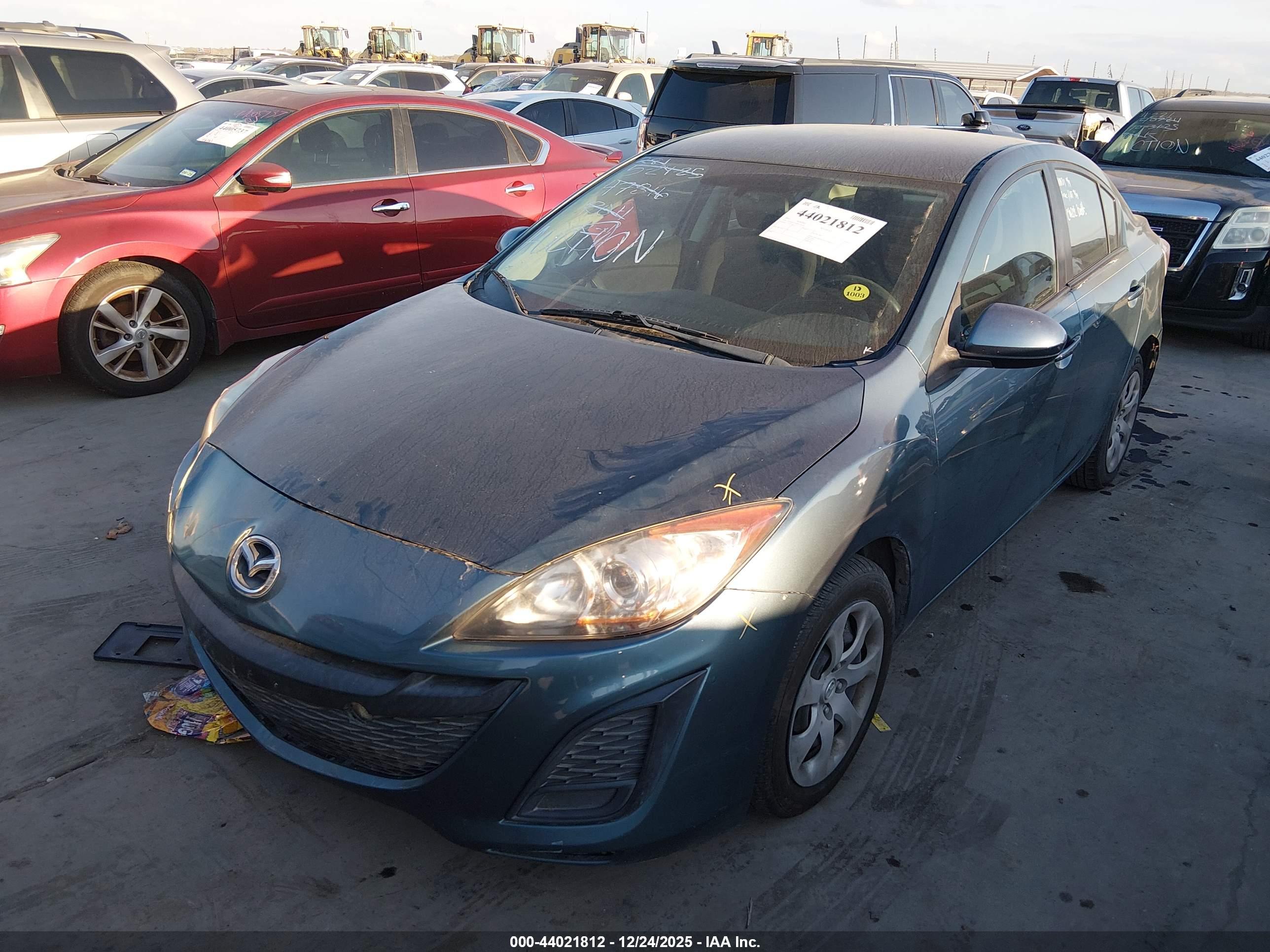 MAZDA MAZDA3 image 2