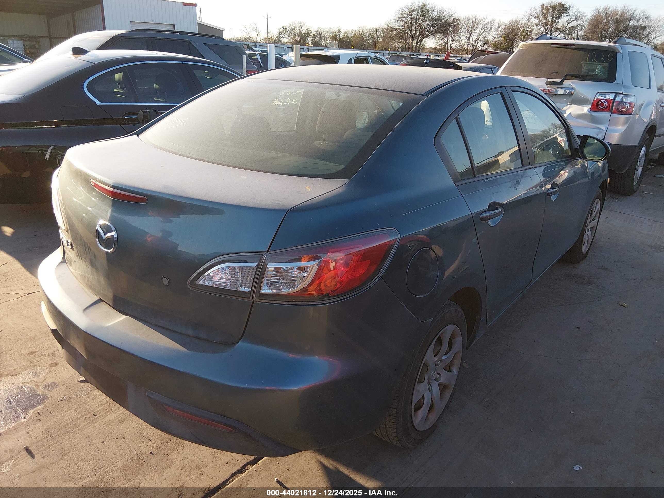 MAZDA MAZDA3 image 4