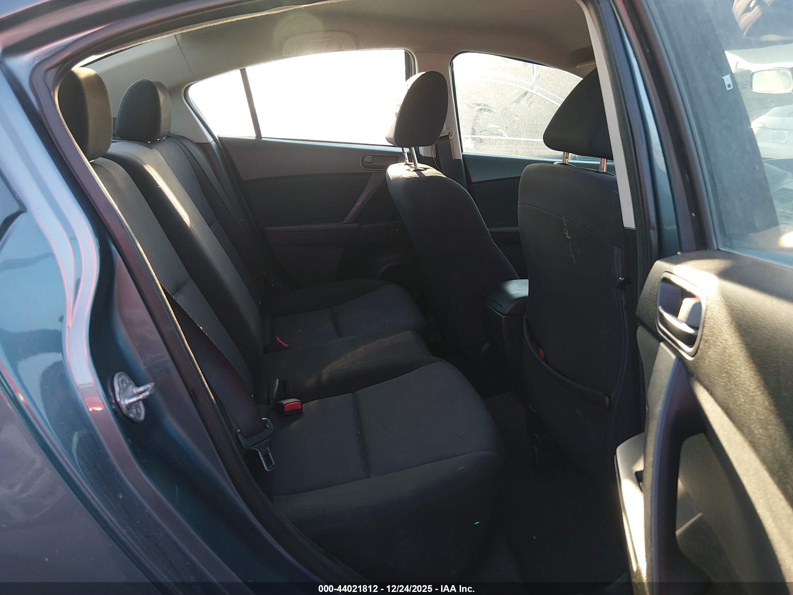 MAZDA MAZDA3 image 8