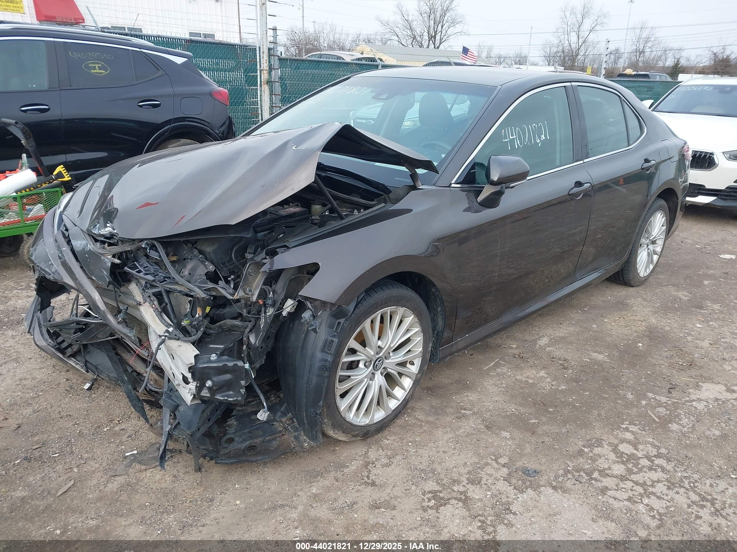 TOYOTA CAMRY image 2