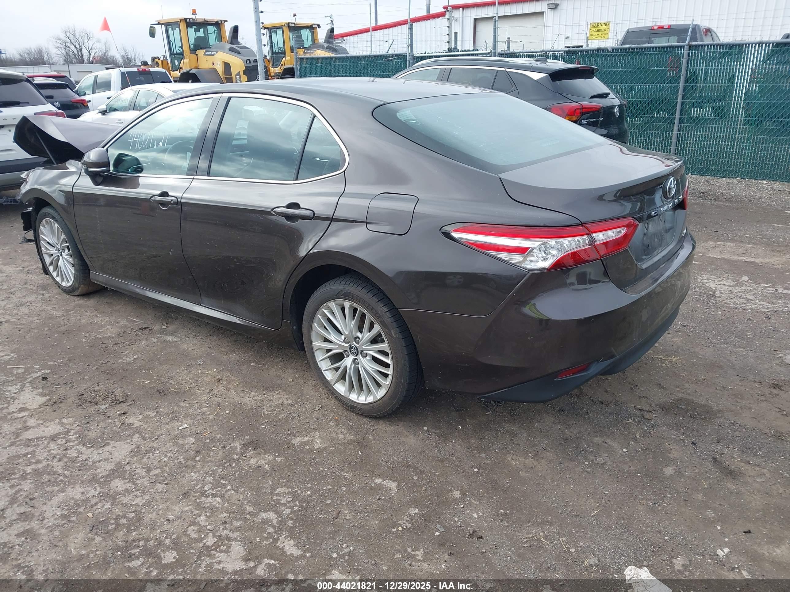 TOYOTA CAMRY image 3