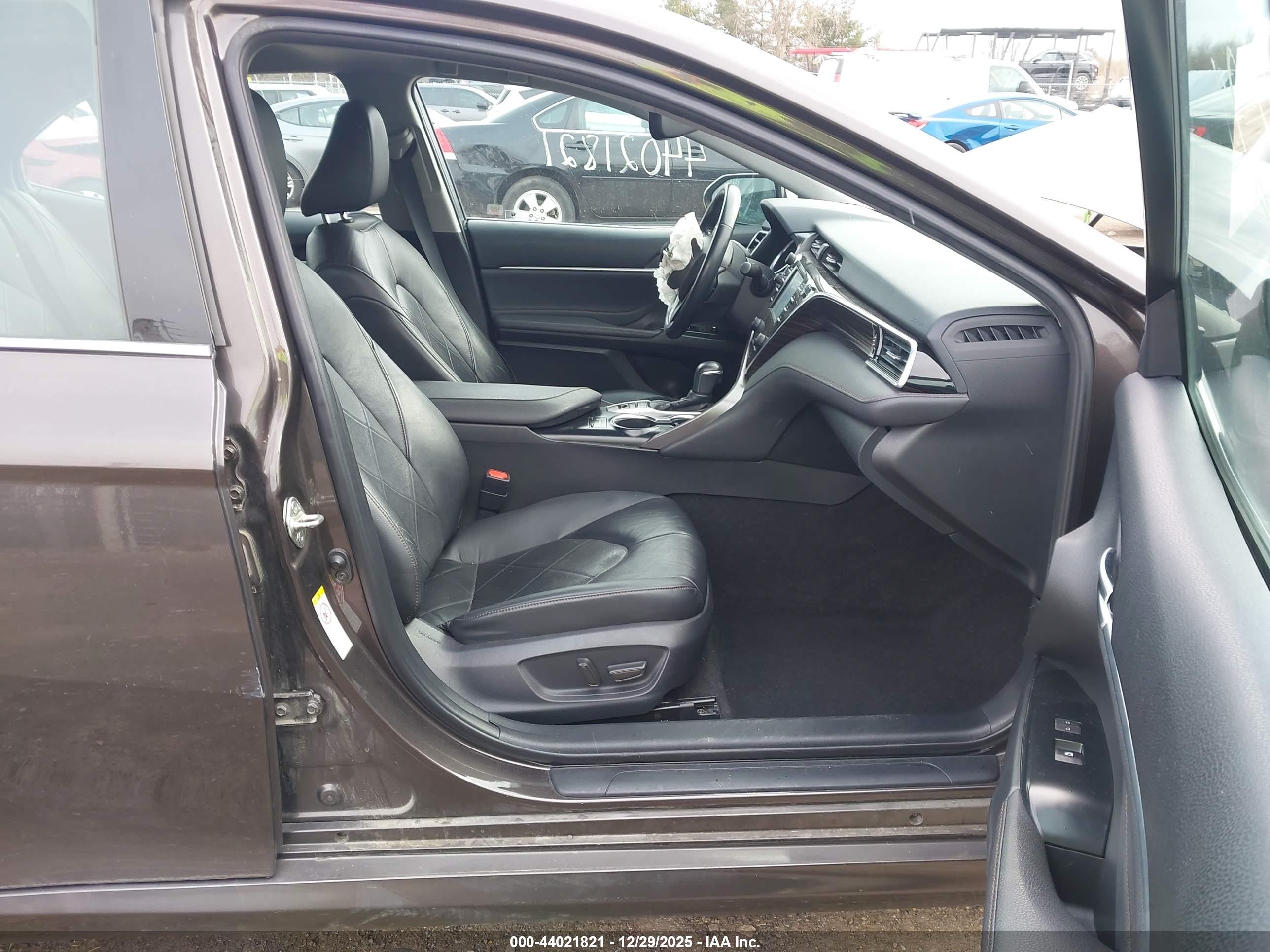 TOYOTA CAMRY image 5