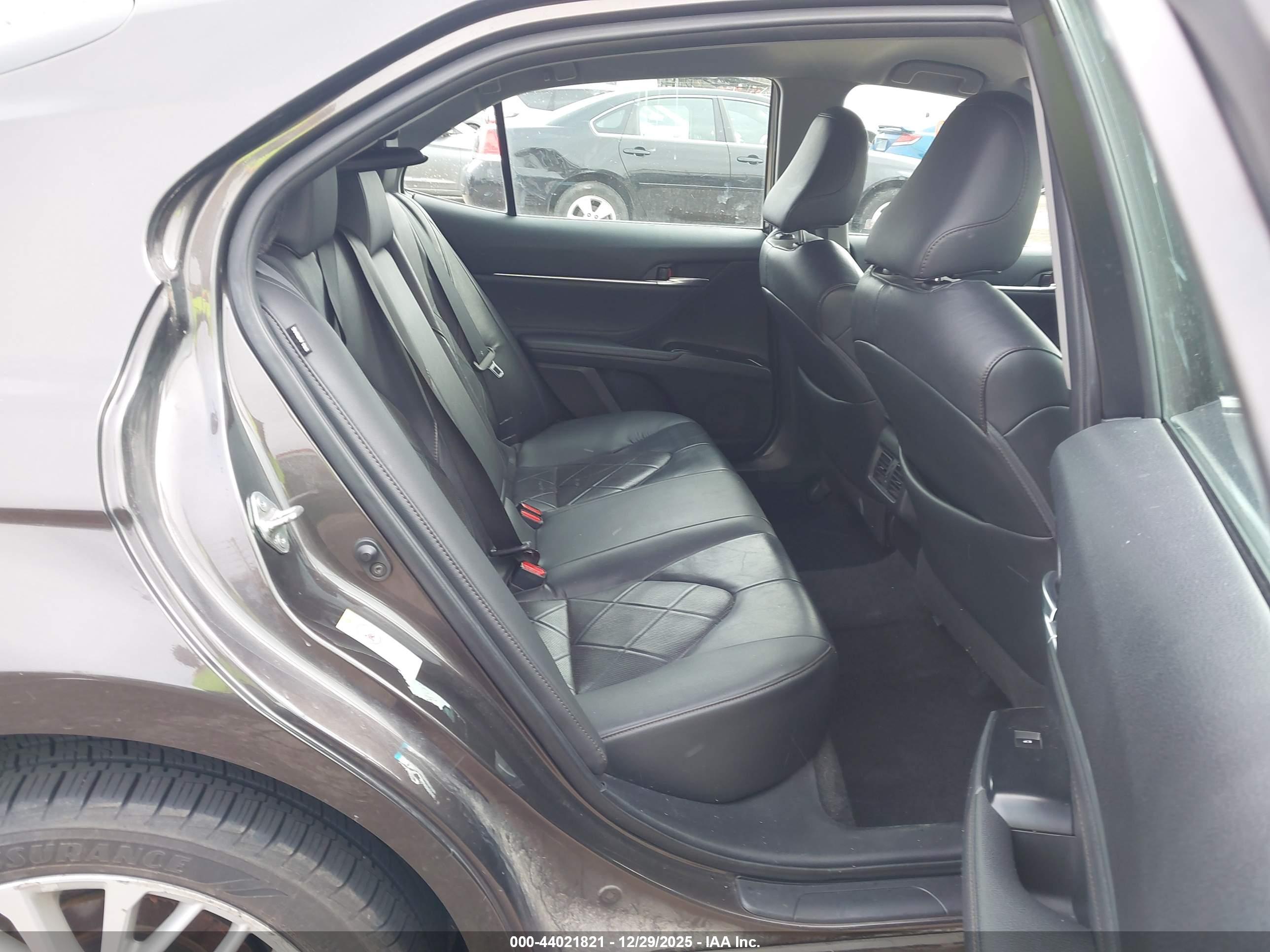 TOYOTA CAMRY image 8