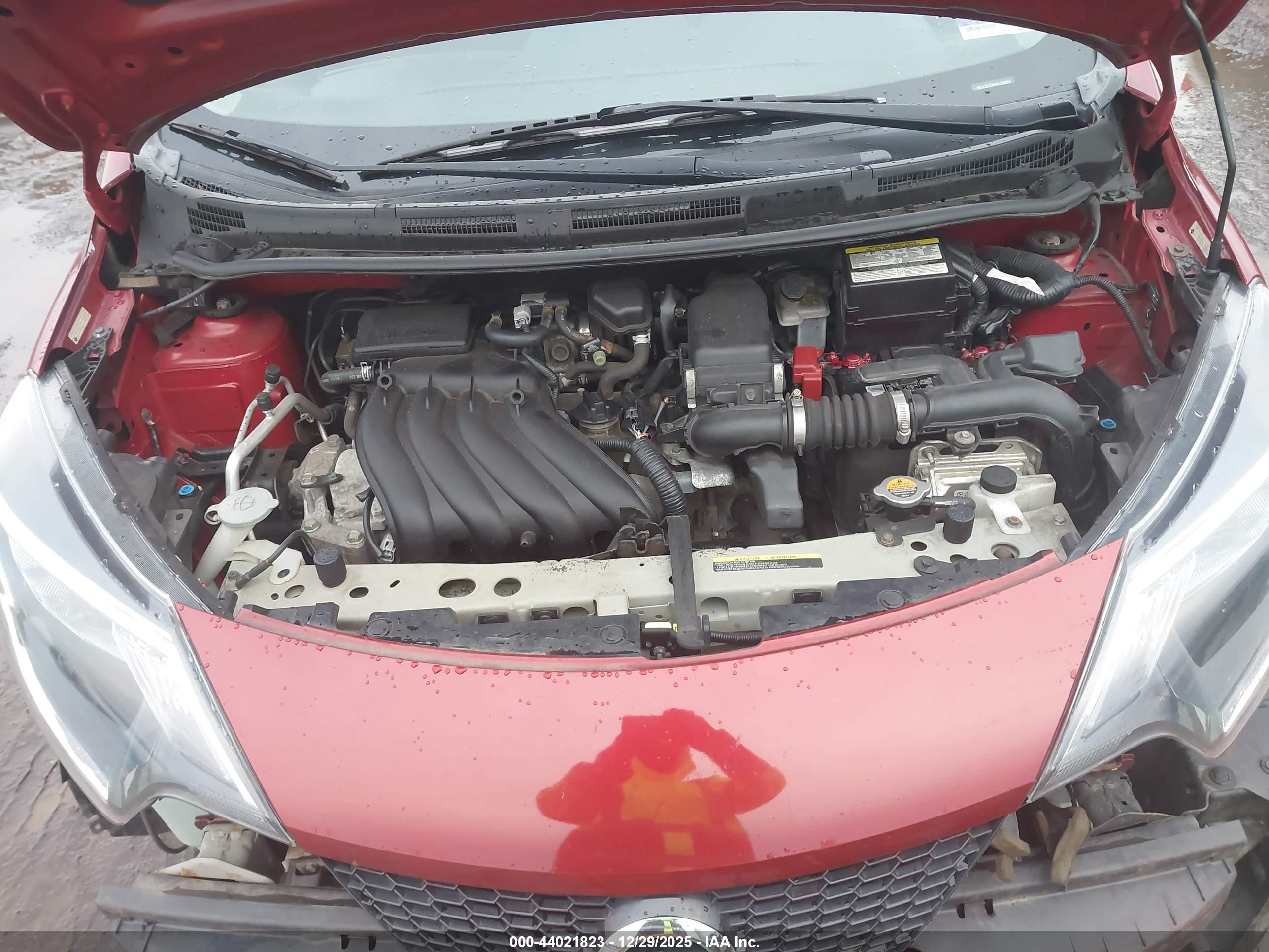 NISSAN VERSA image 10