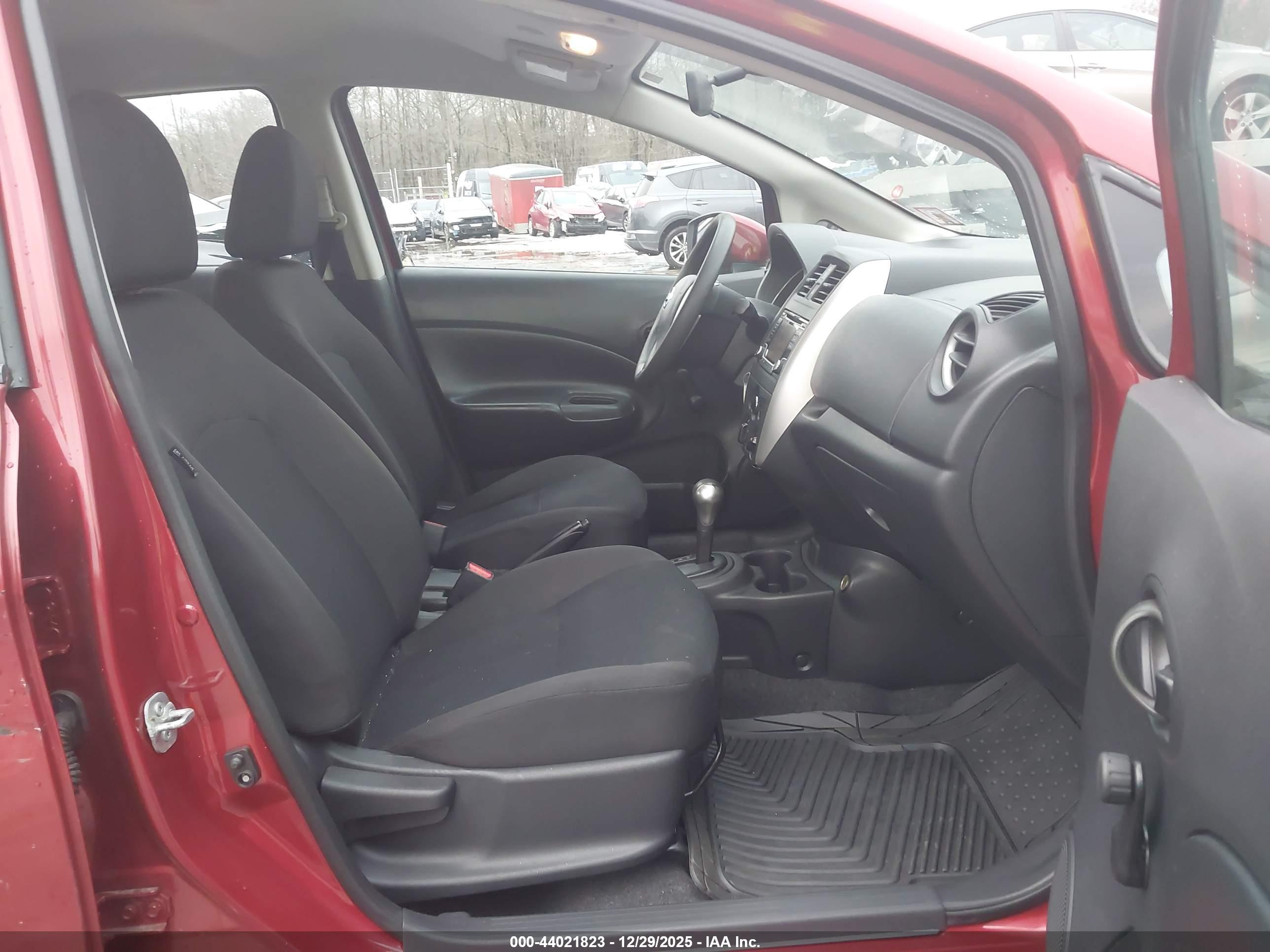NISSAN VERSA image 5