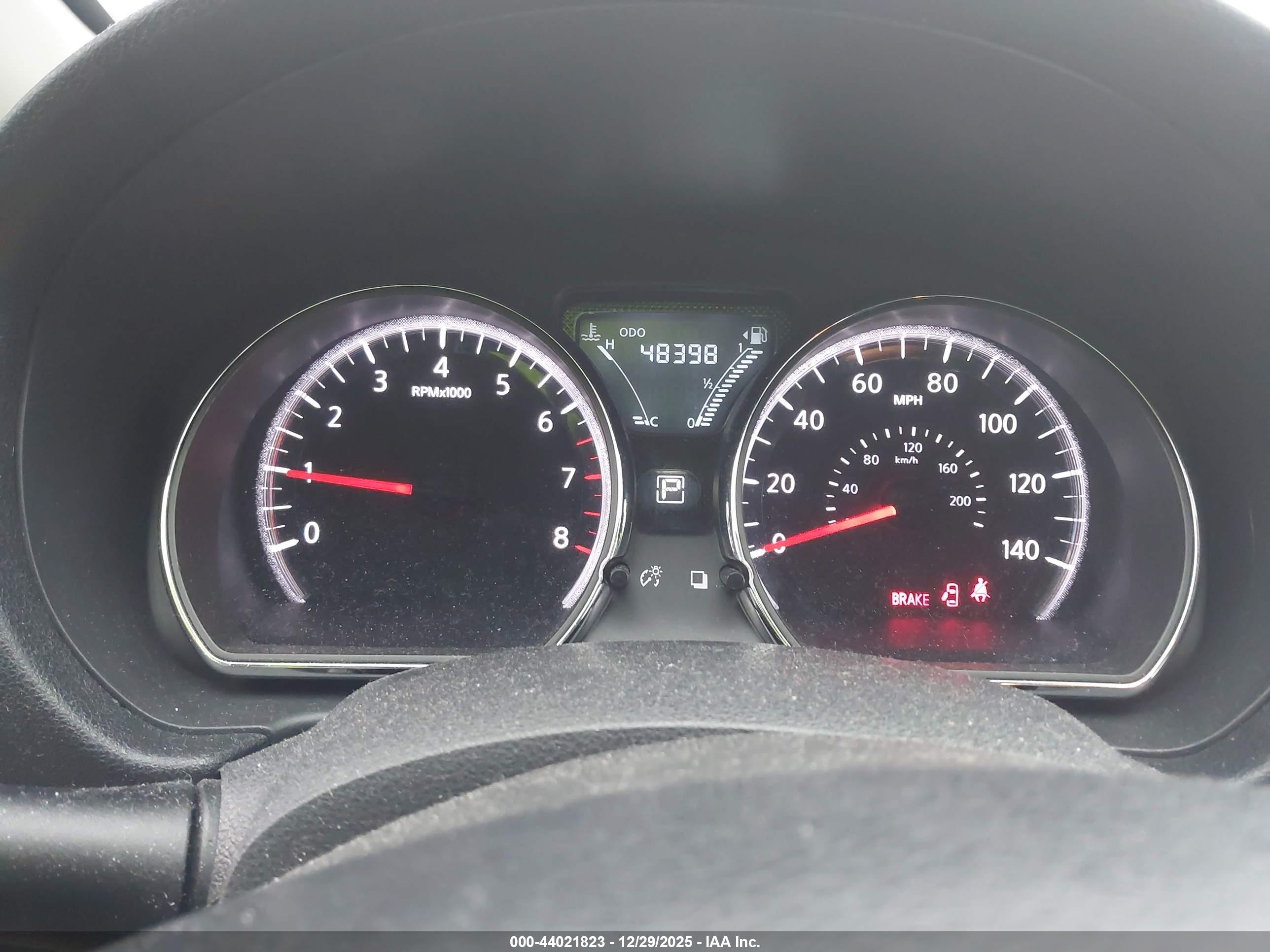 NISSAN VERSA image 7