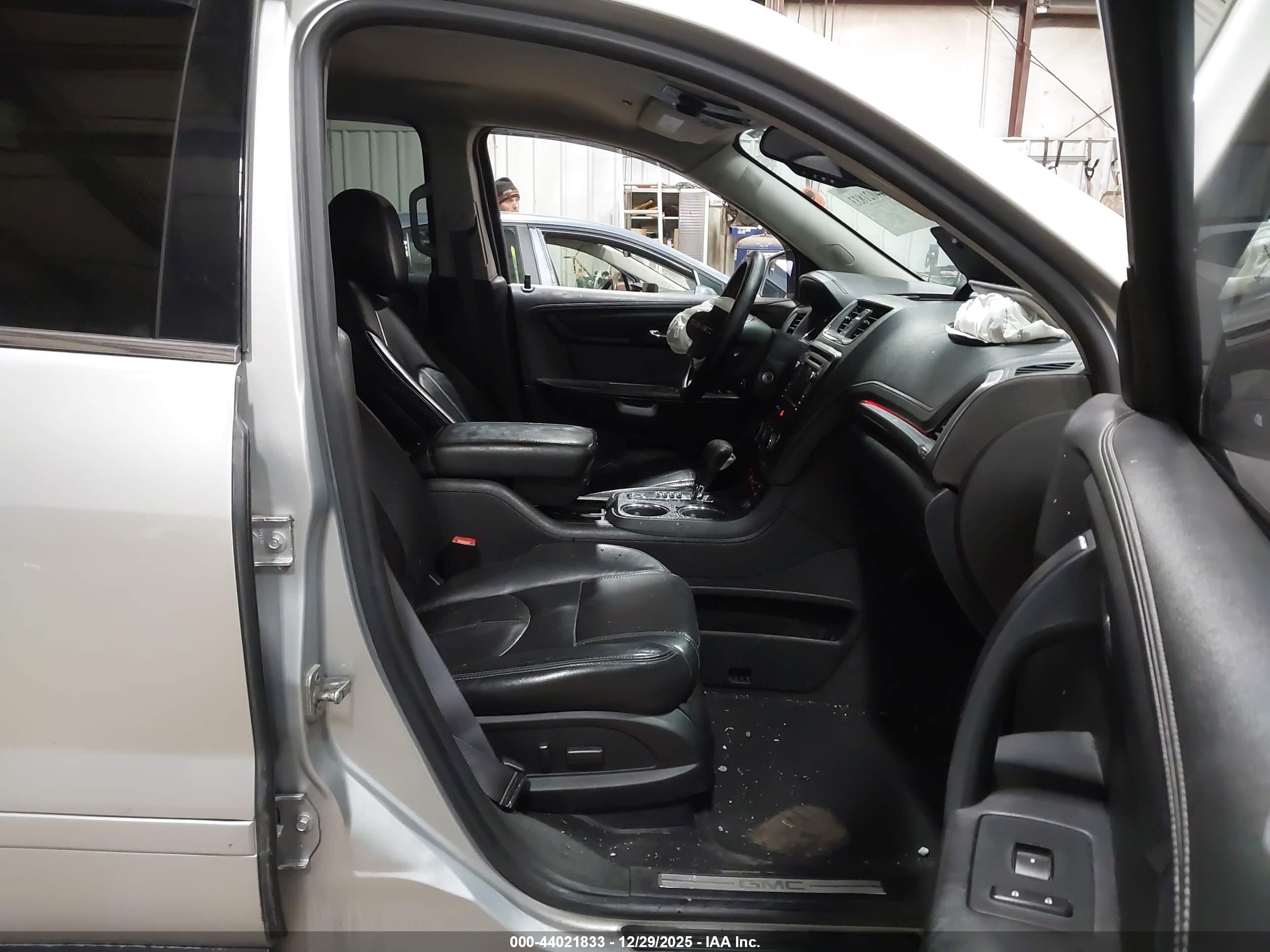 GMC ACADIA image 5