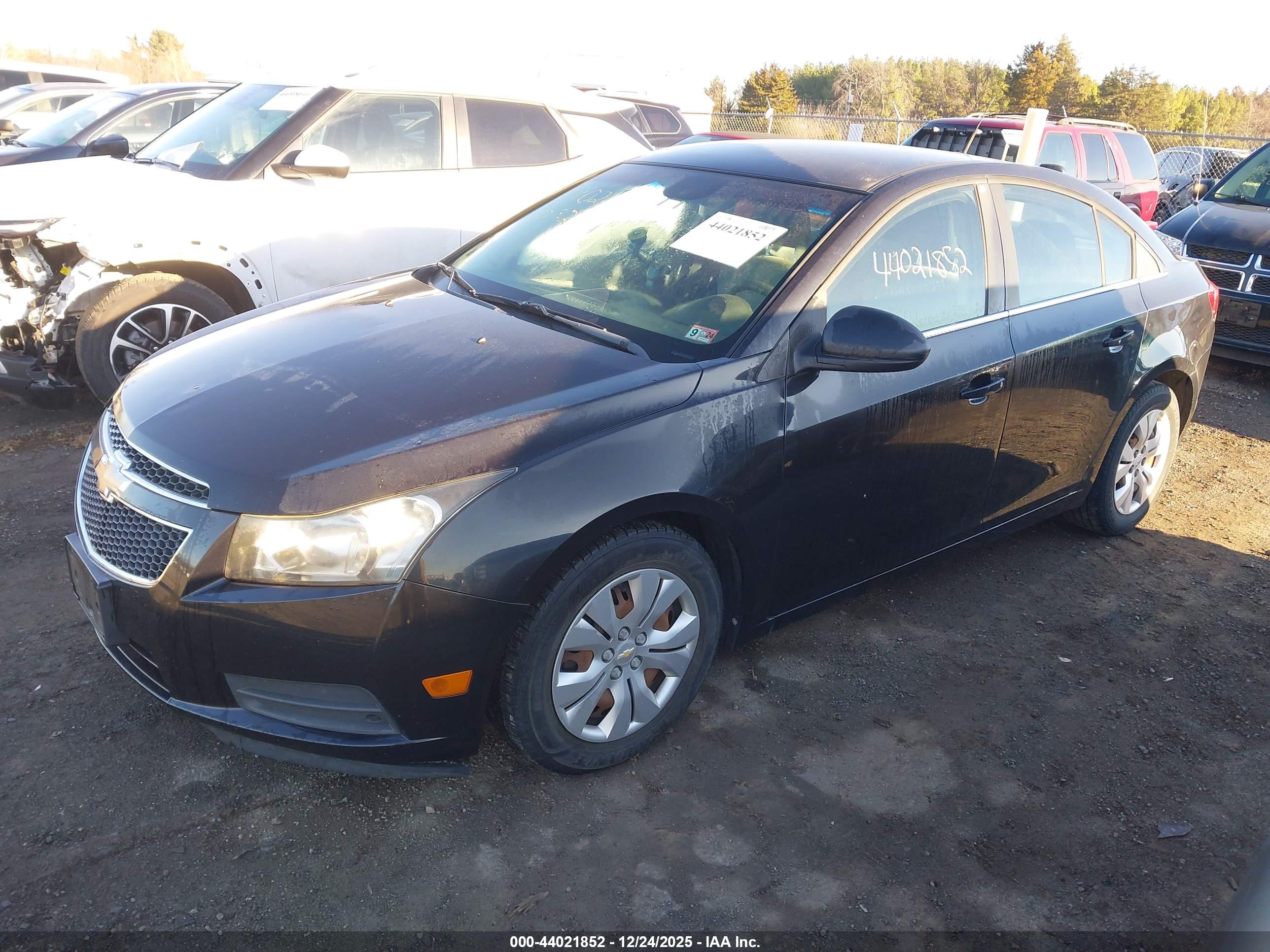 CHEVROLET CRUZE image 2