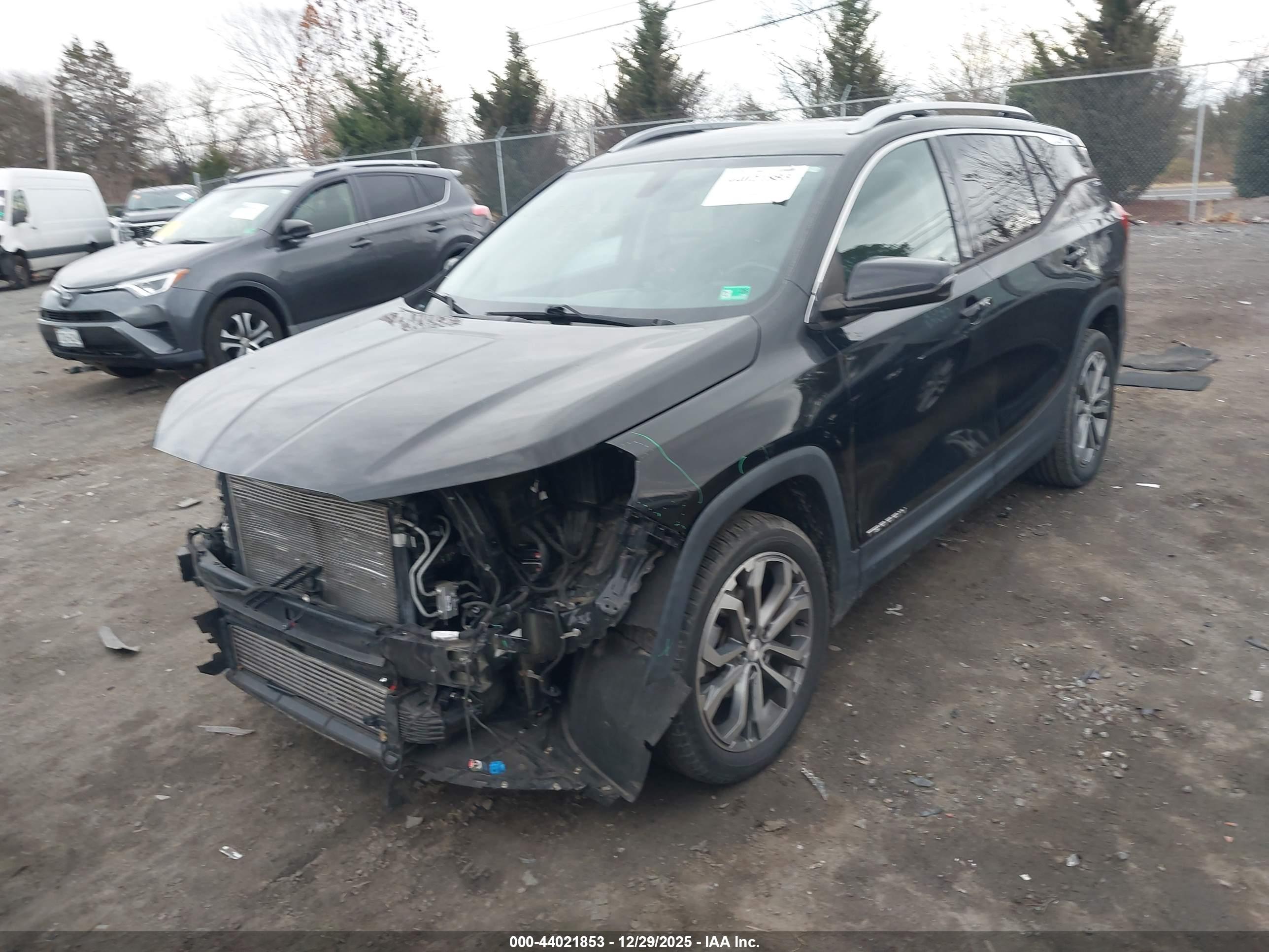 GMC TERRAIN image 2