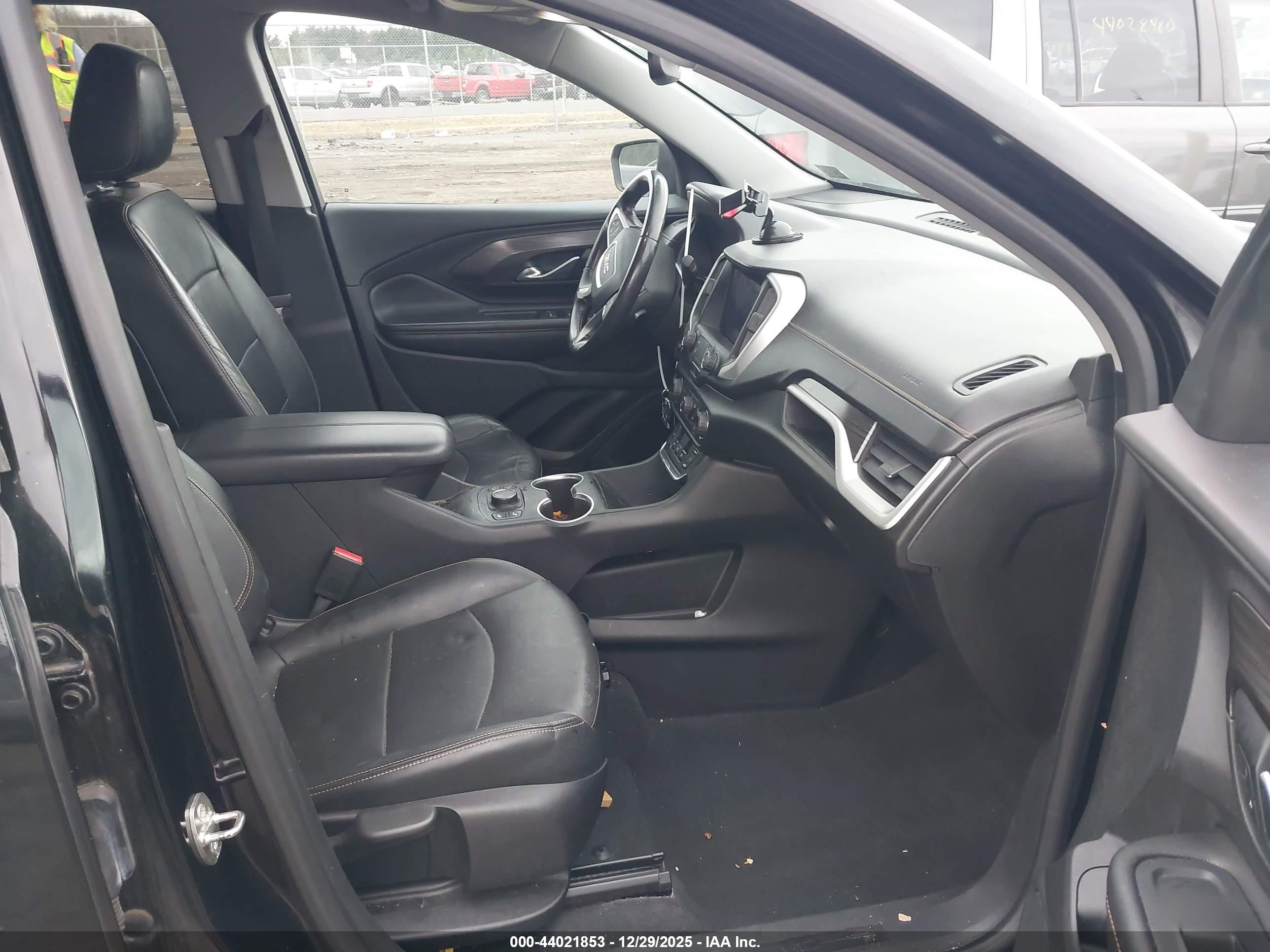 GMC TERRAIN image 5