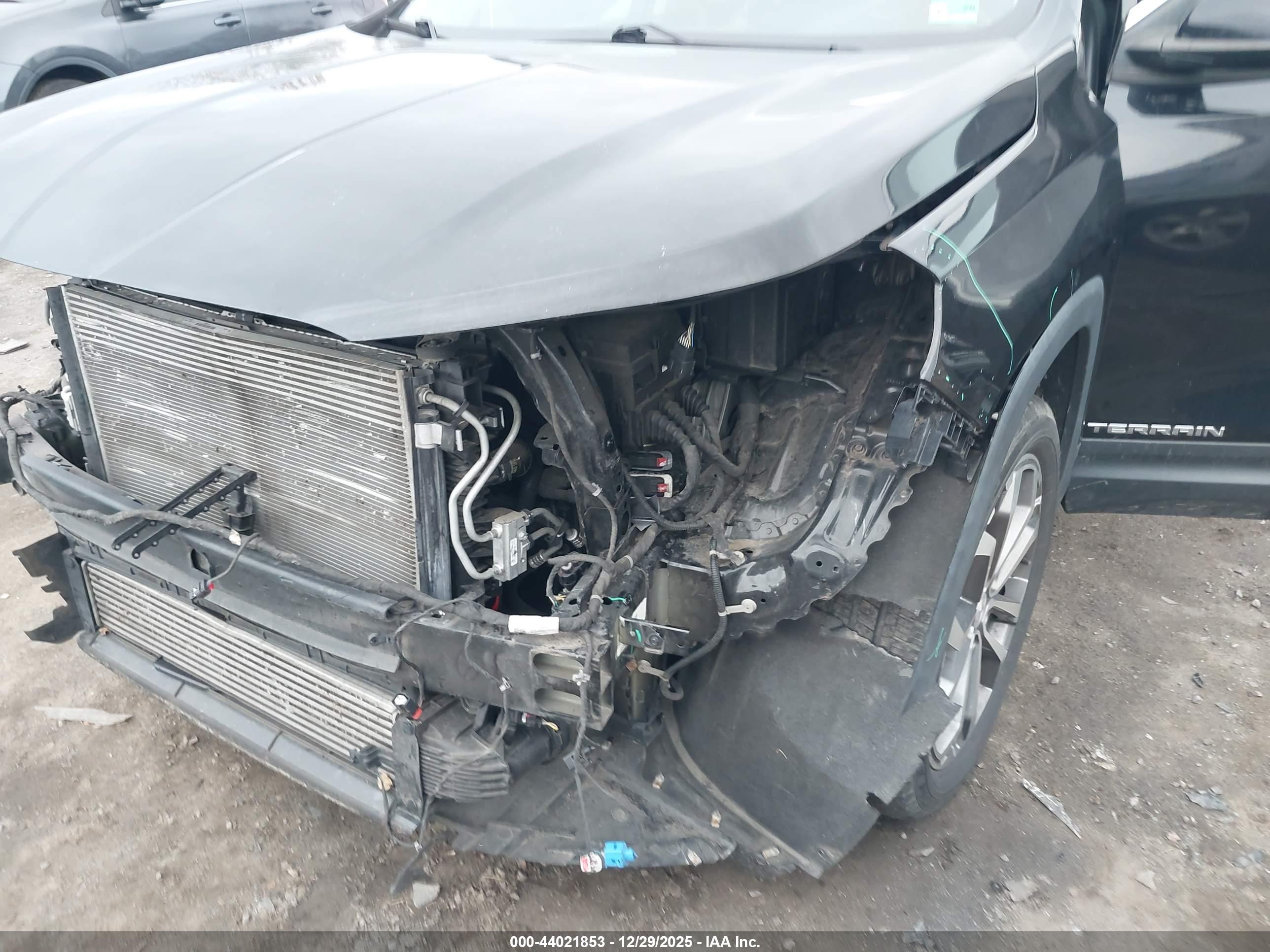 GMC TERRAIN image 6