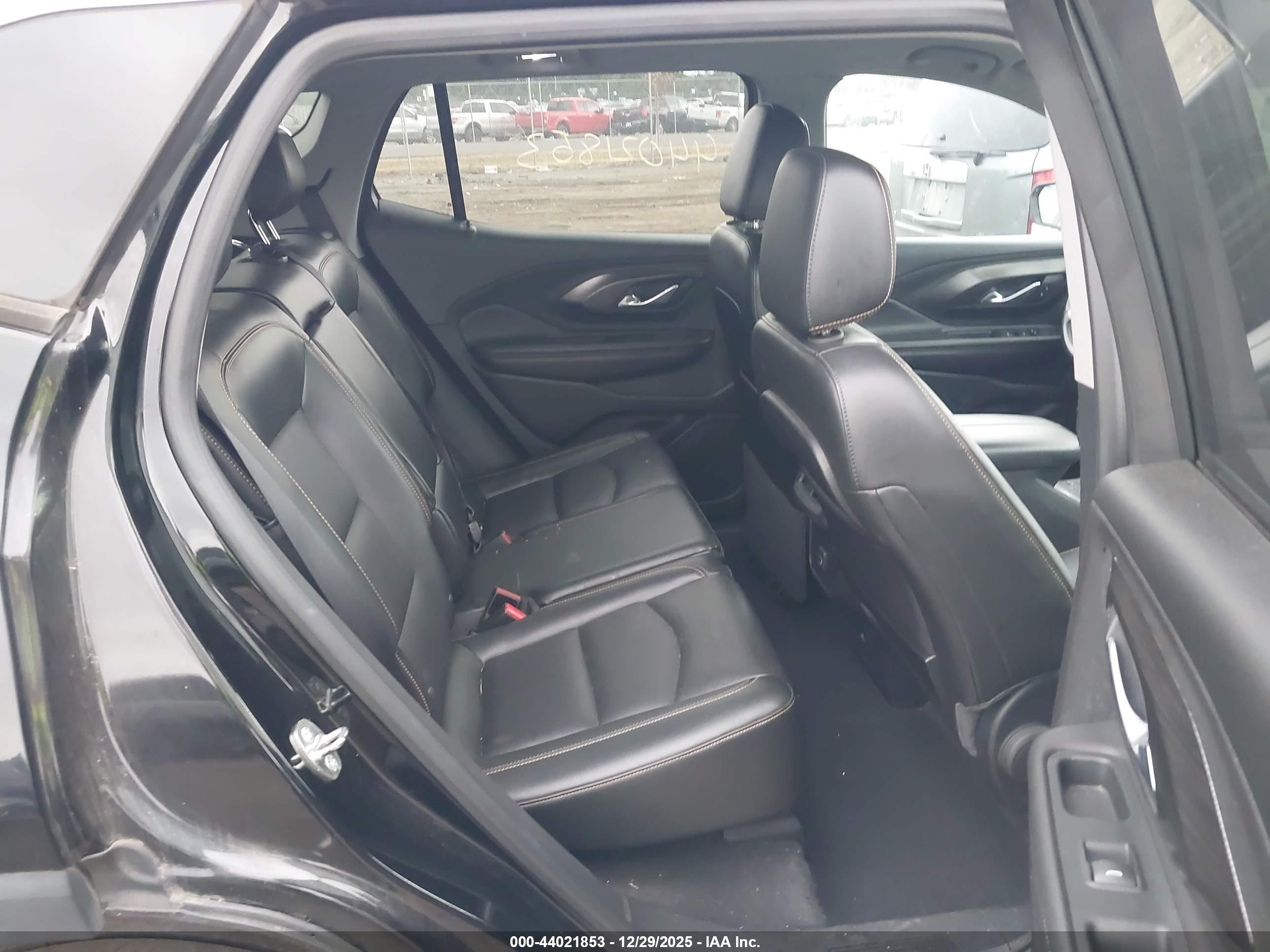 GMC TERRAIN image 8