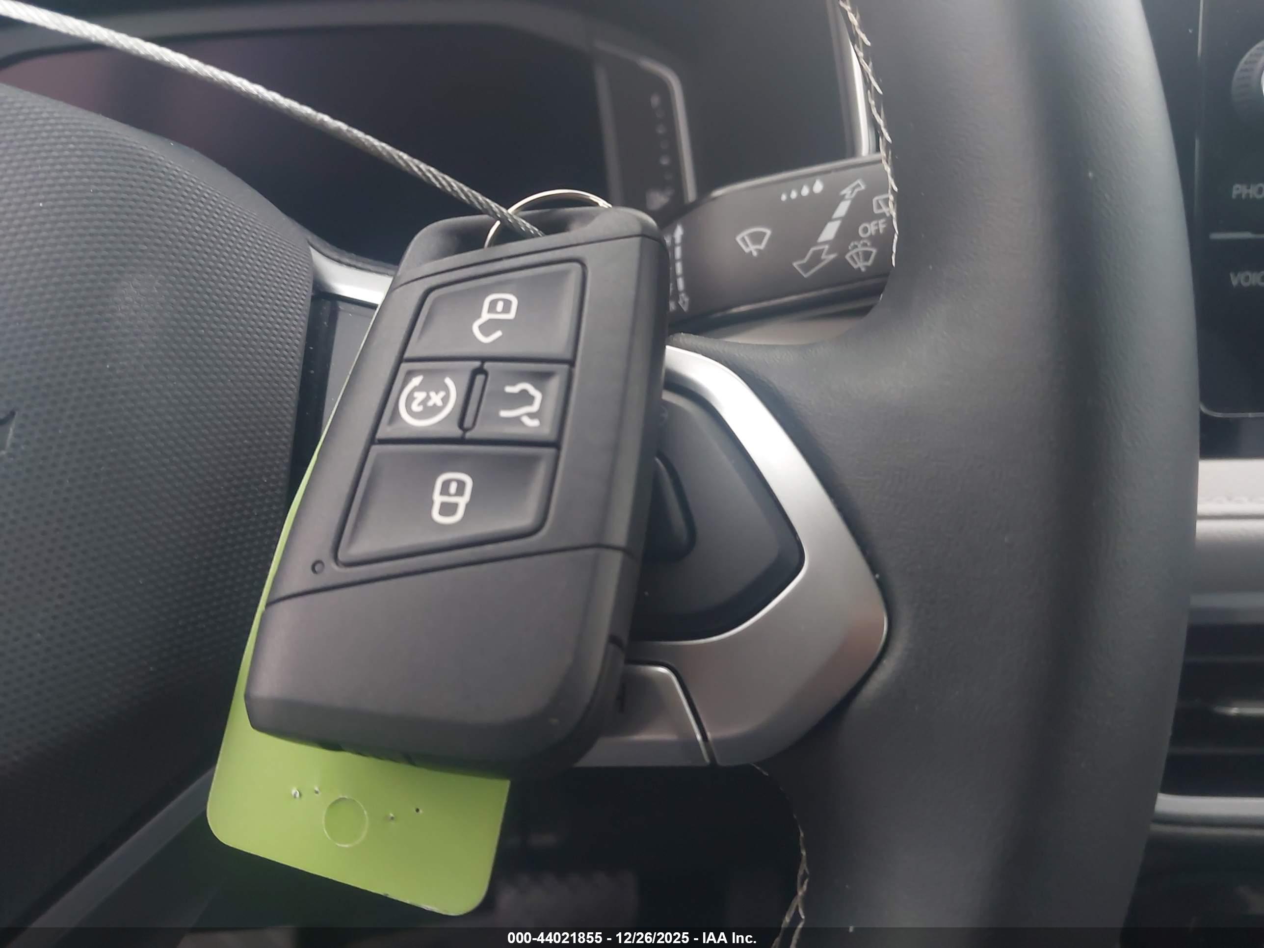VOLKSWAGEN TAOS image 11