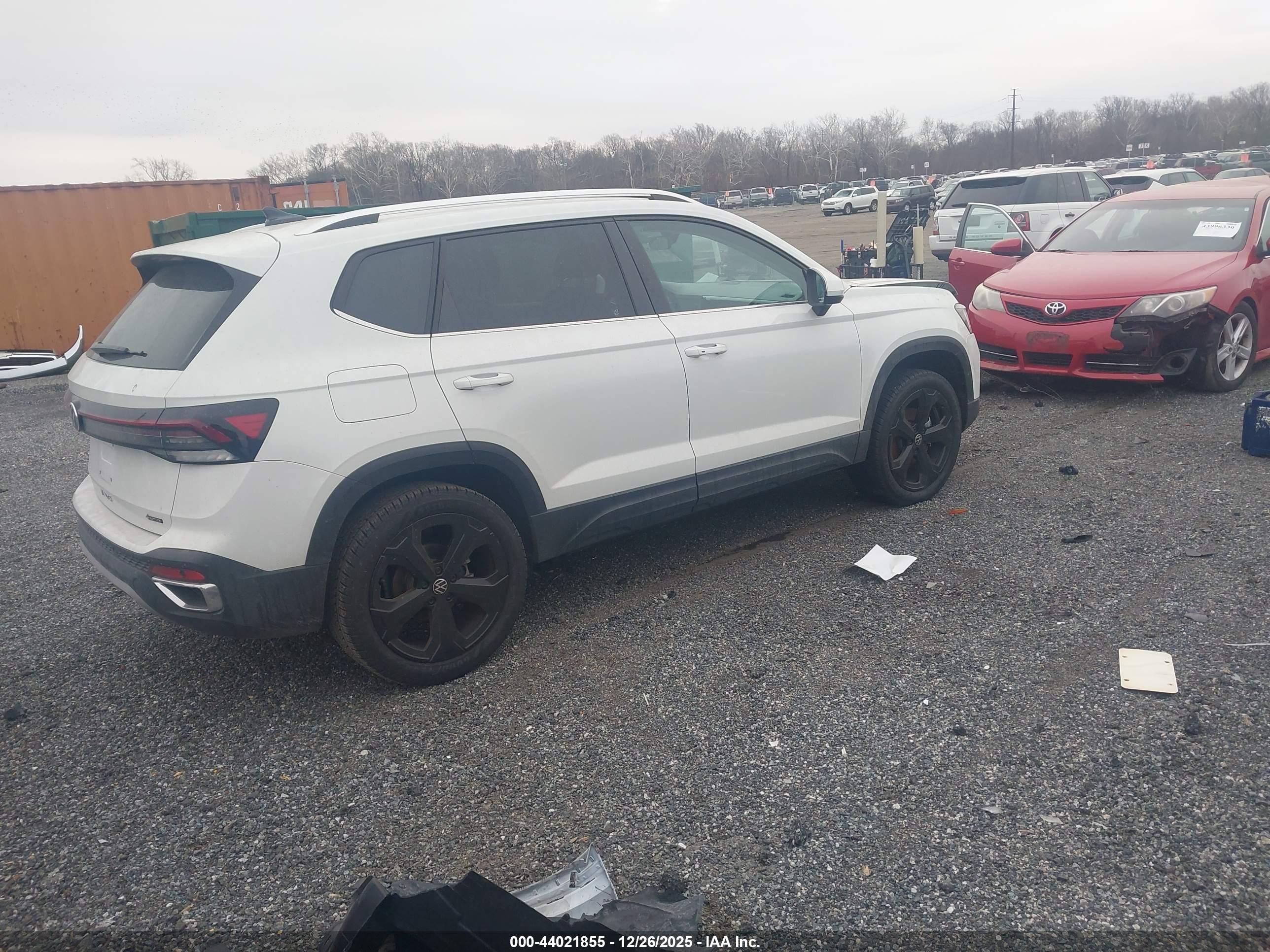 VOLKSWAGEN TAOS image 4