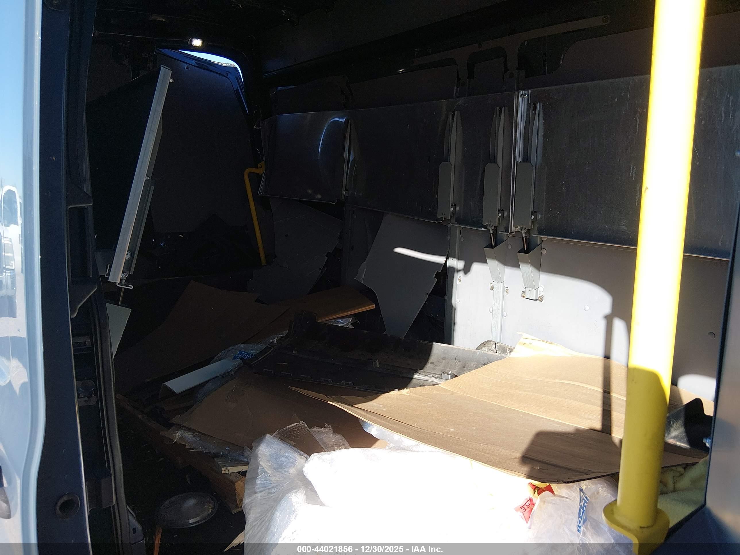 FORD TRANSIT-250 image 8