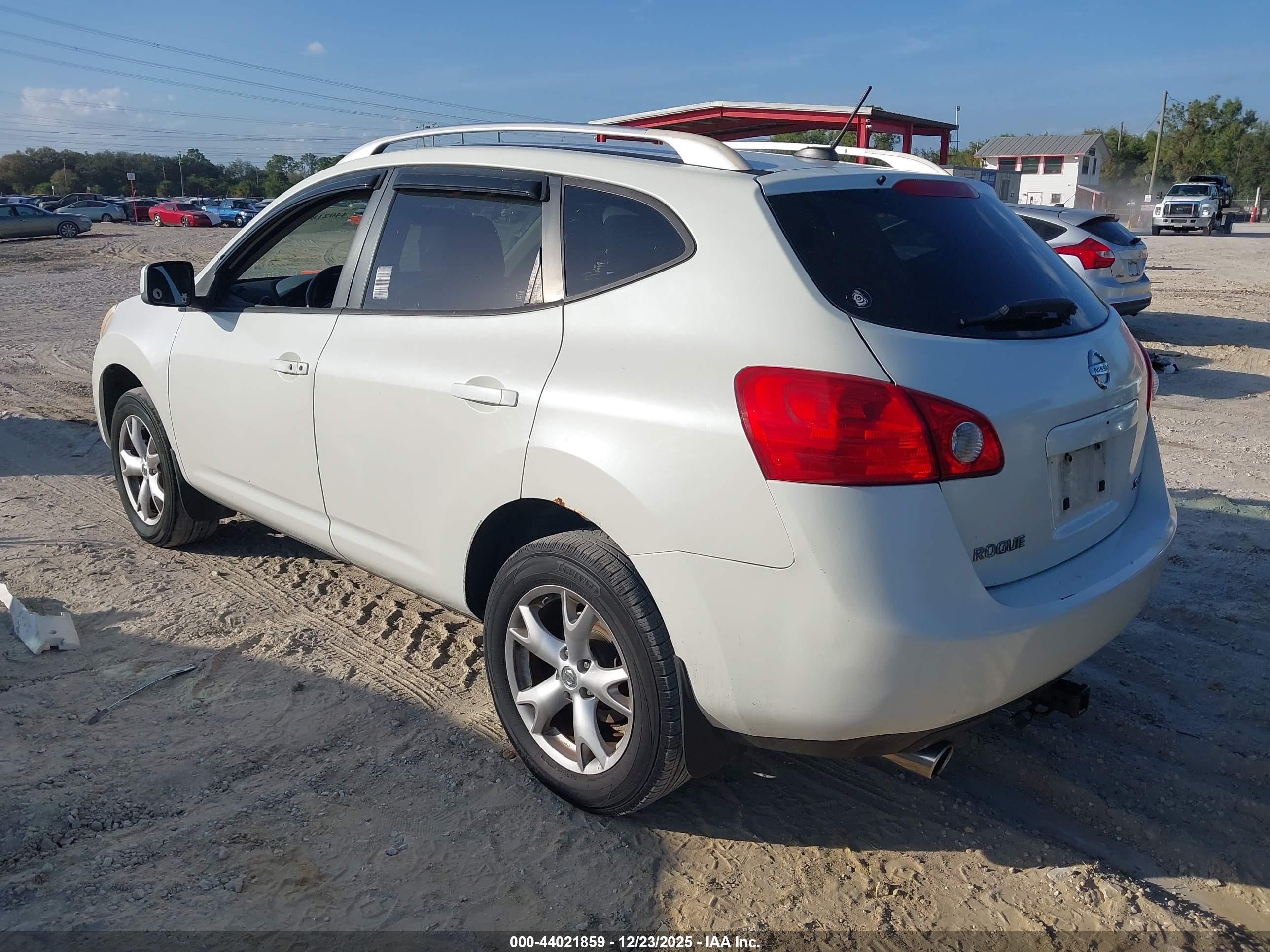 NISSAN ROGUE image 3