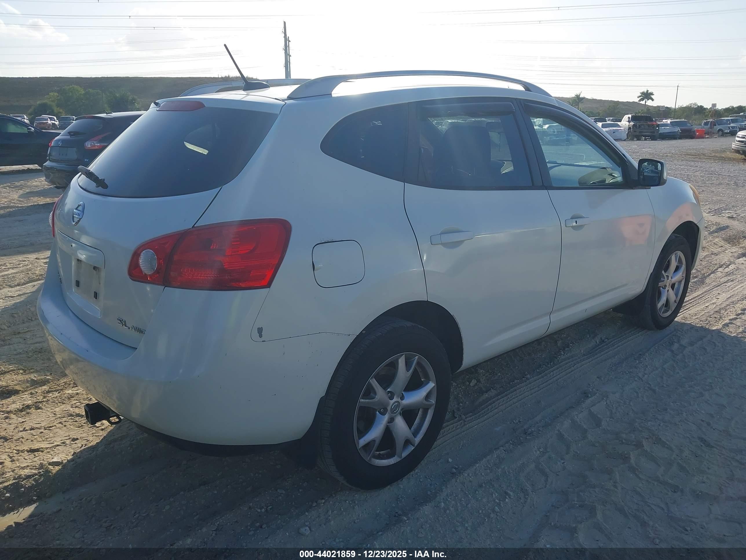 NISSAN ROGUE image 4