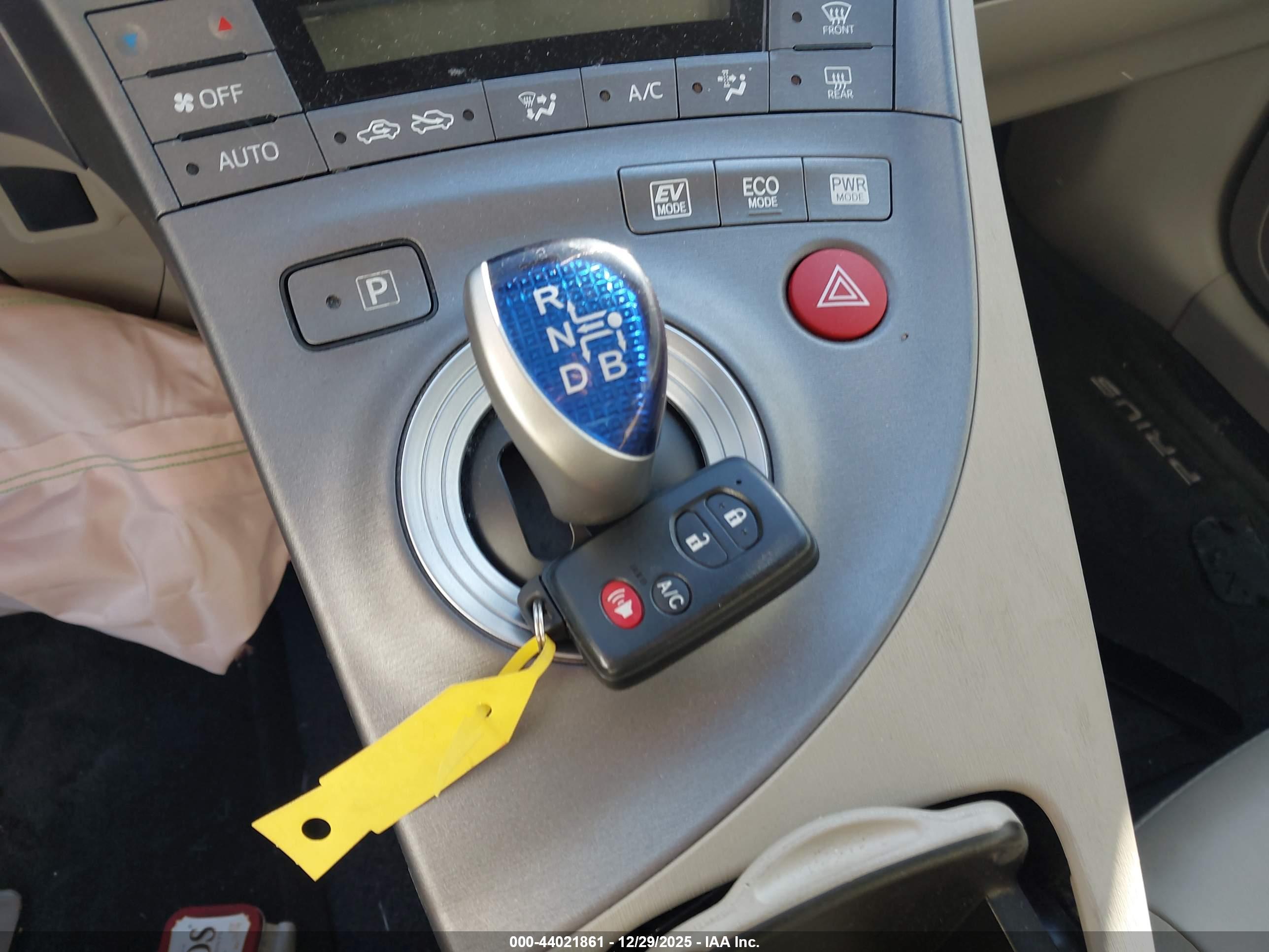 TOYOTA PRIUS image 11