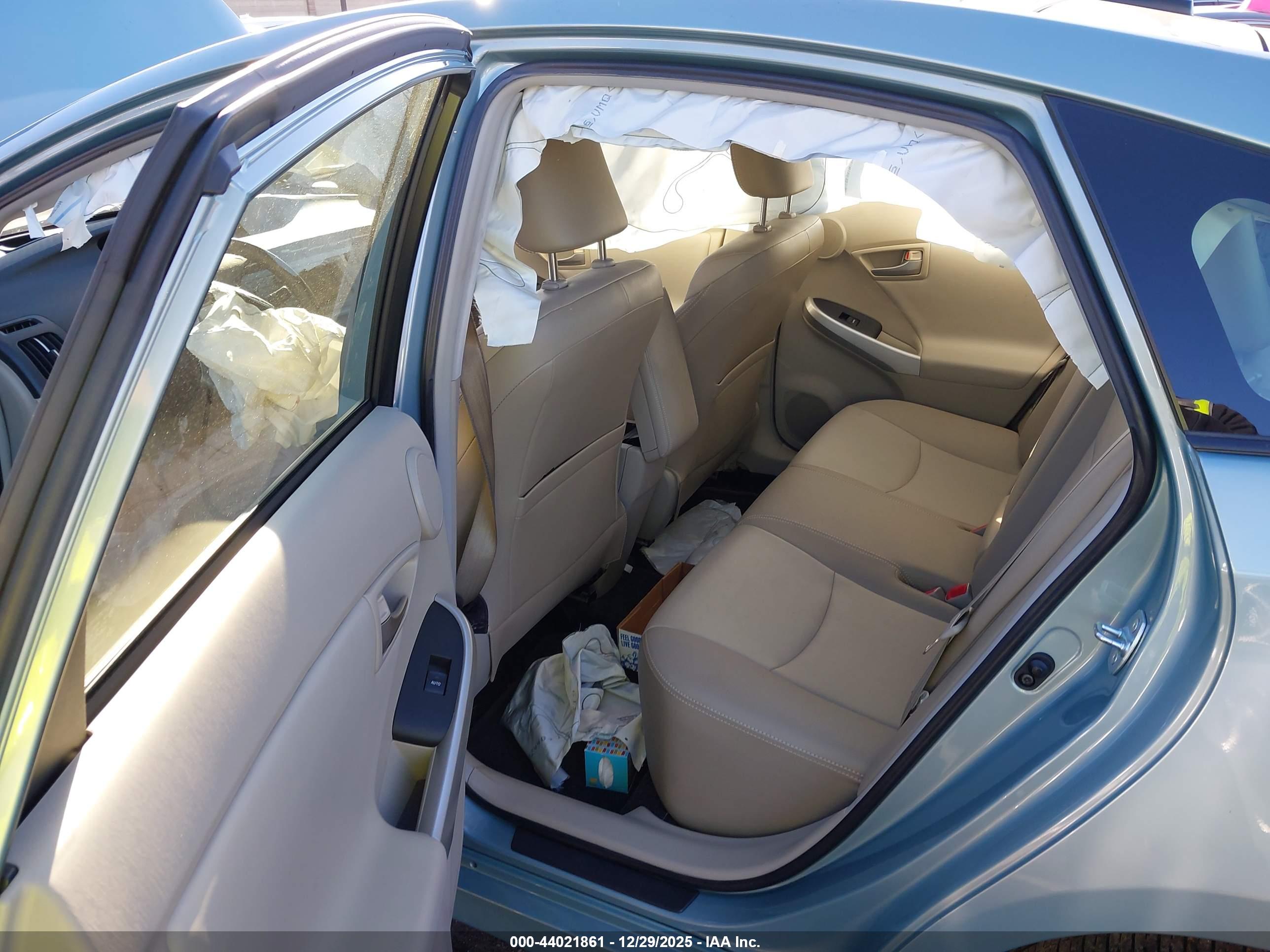 TOYOTA PRIUS image 8