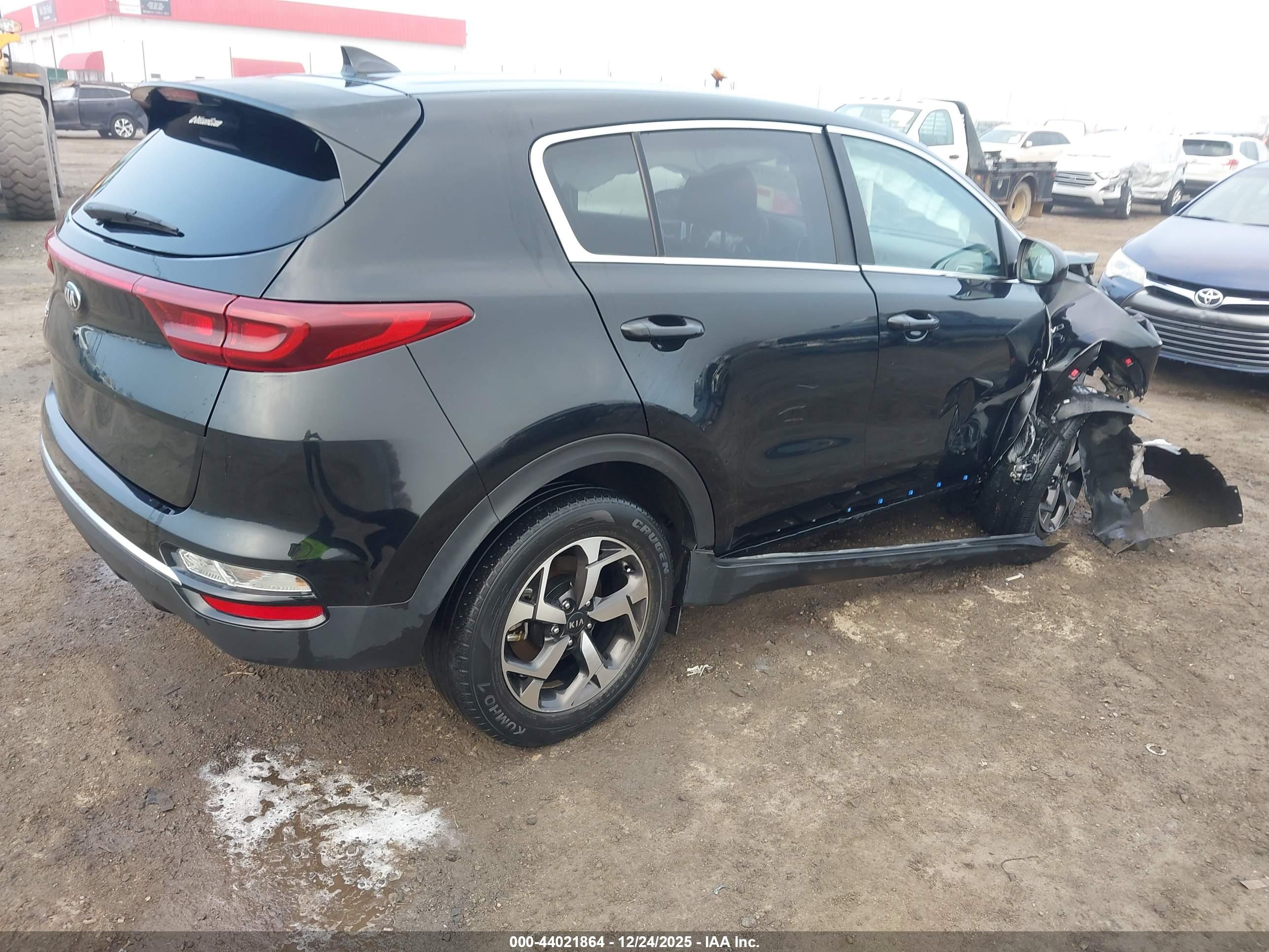 KIA SPORTAGE image 4