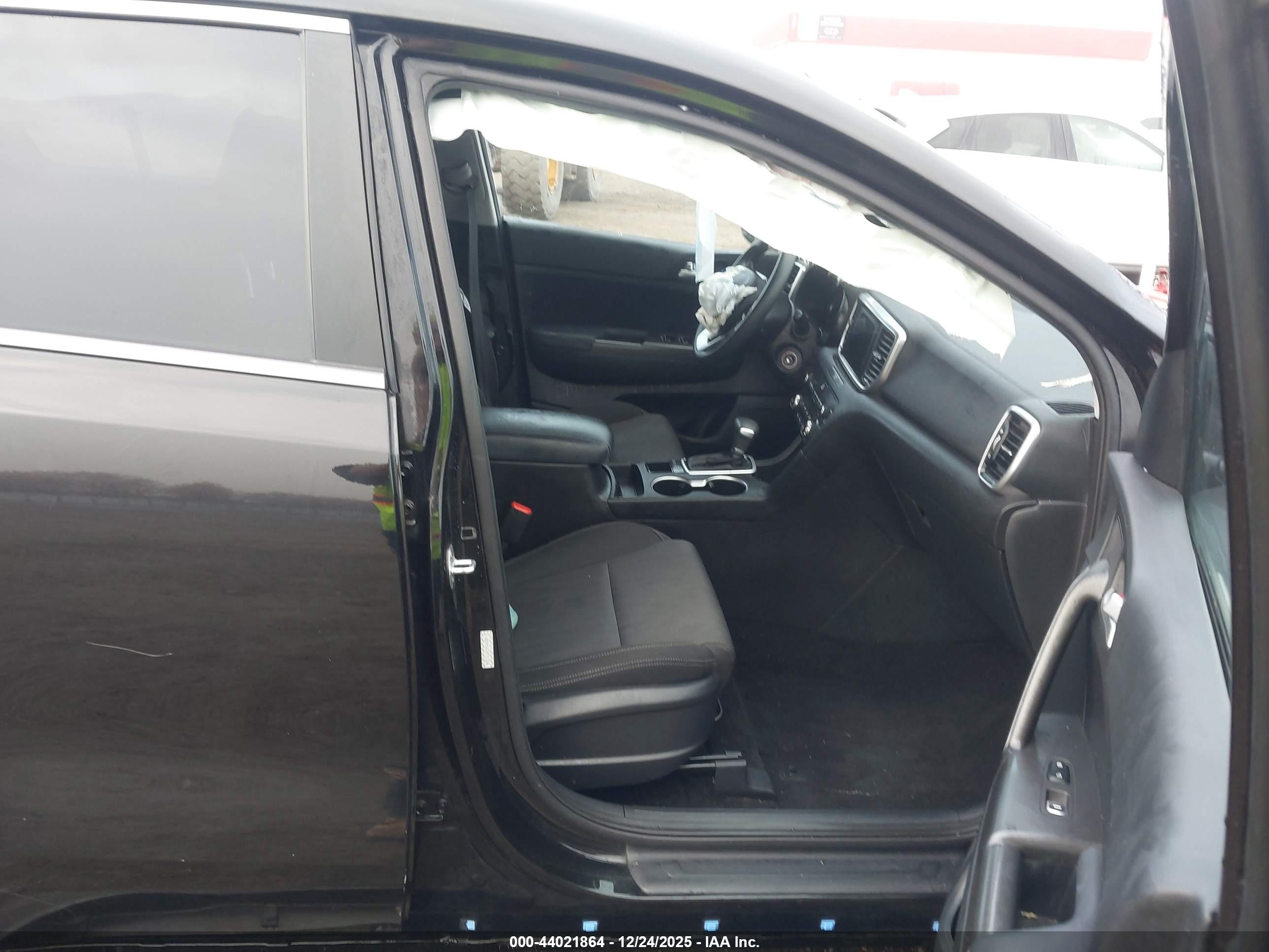 KIA SPORTAGE image 5