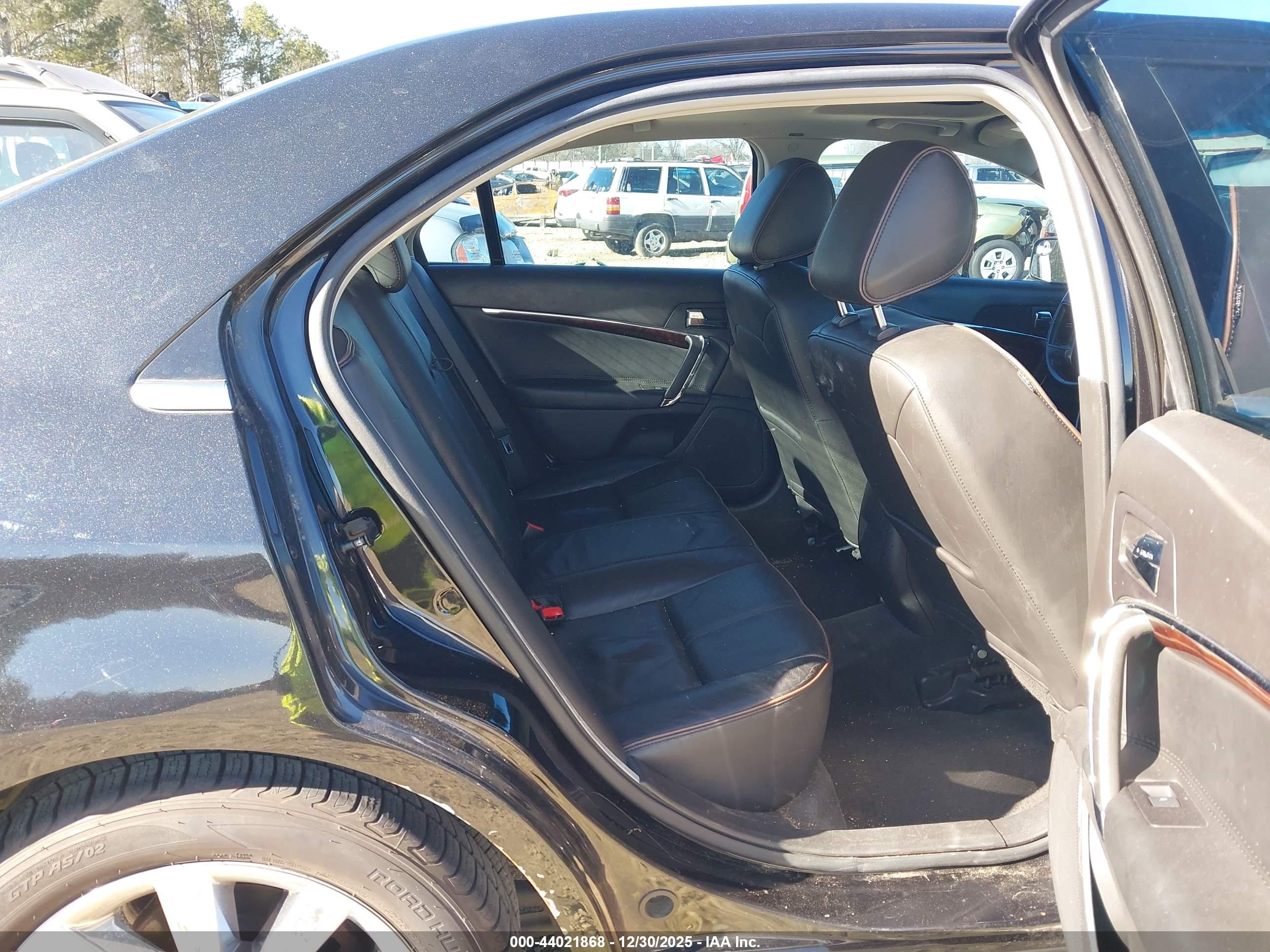 LINCOLN MKZ image 8
