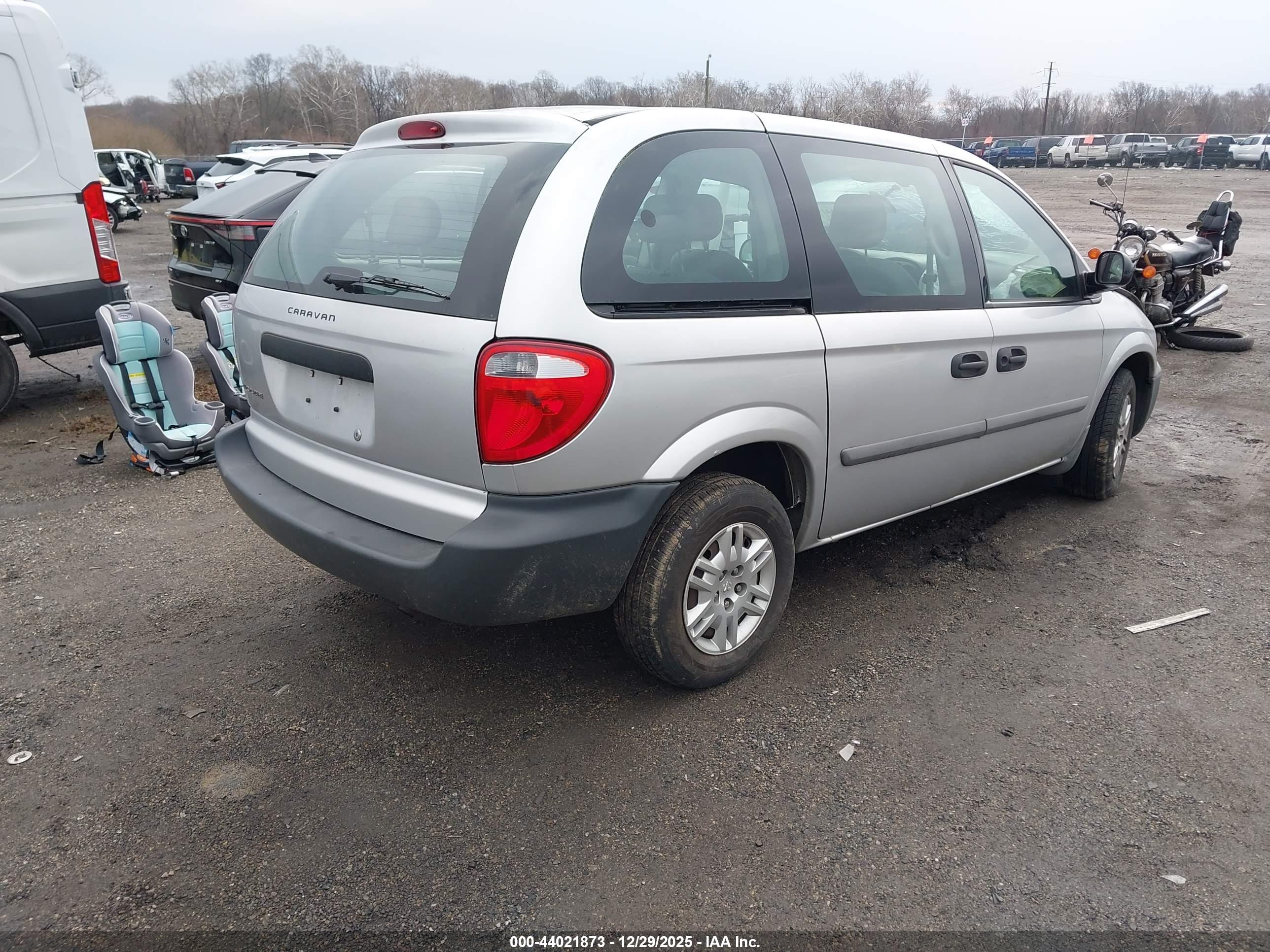 DODGE CARAVAN image 4