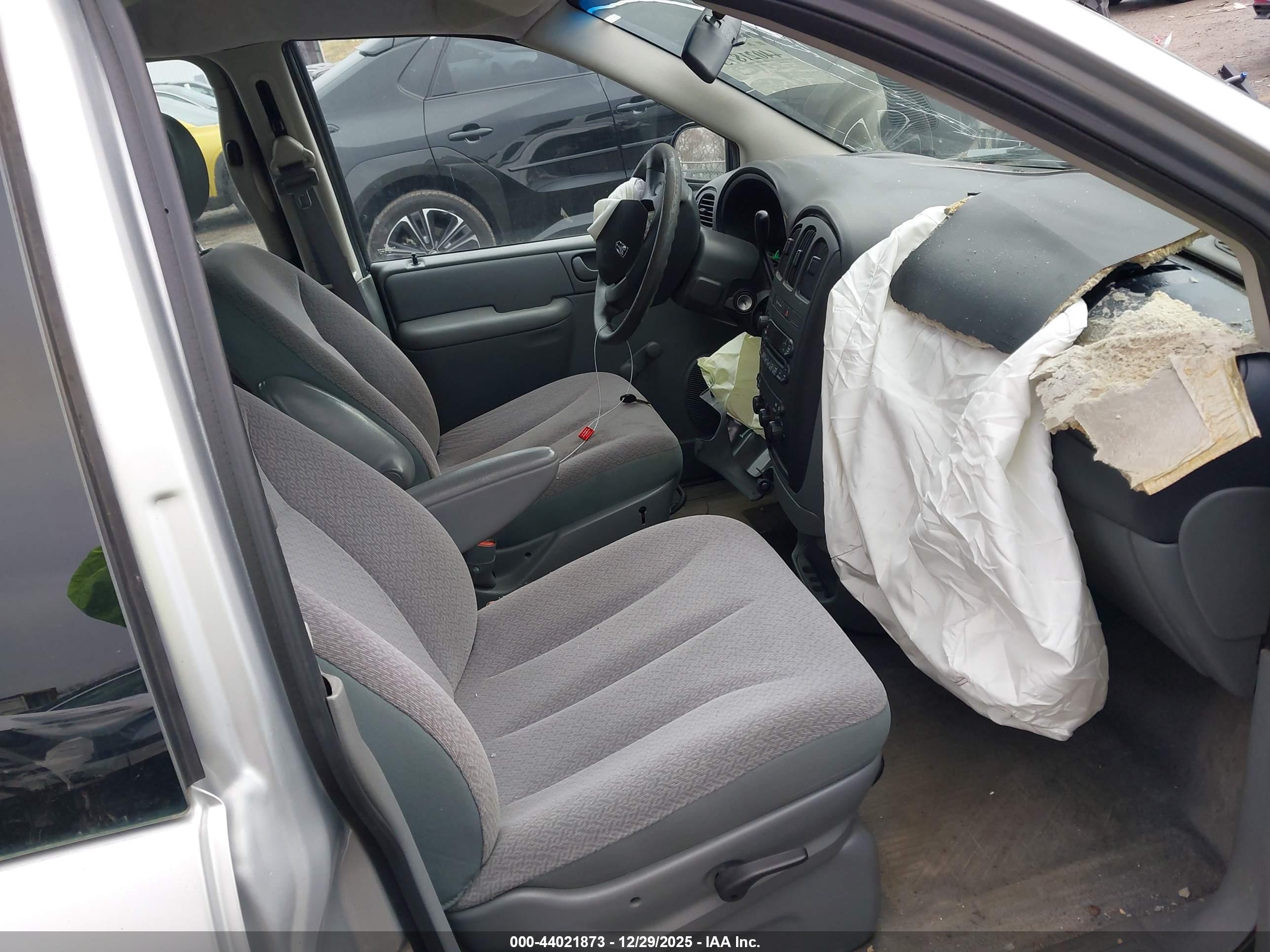 DODGE CARAVAN image 5