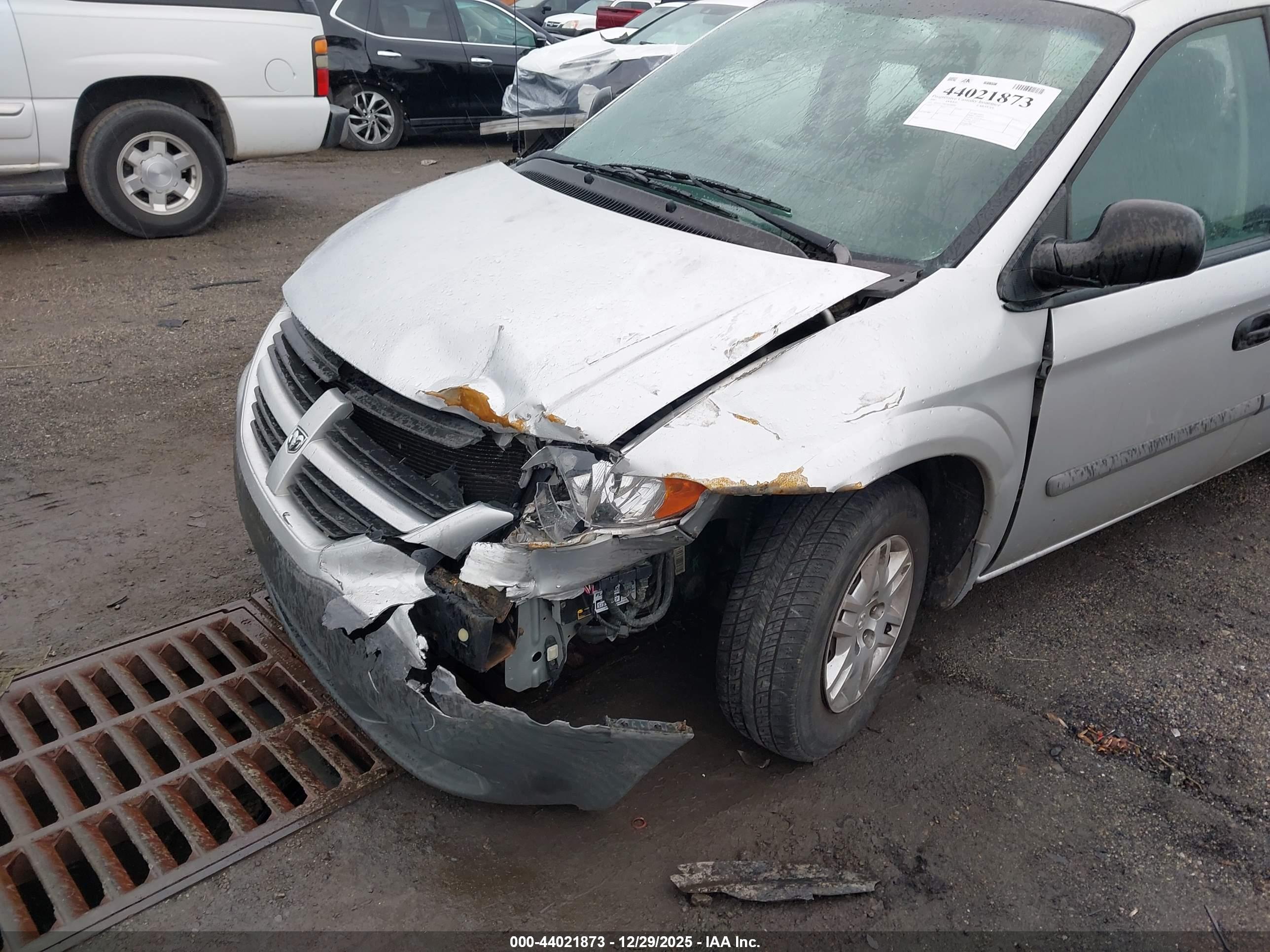 DODGE CARAVAN image 6
