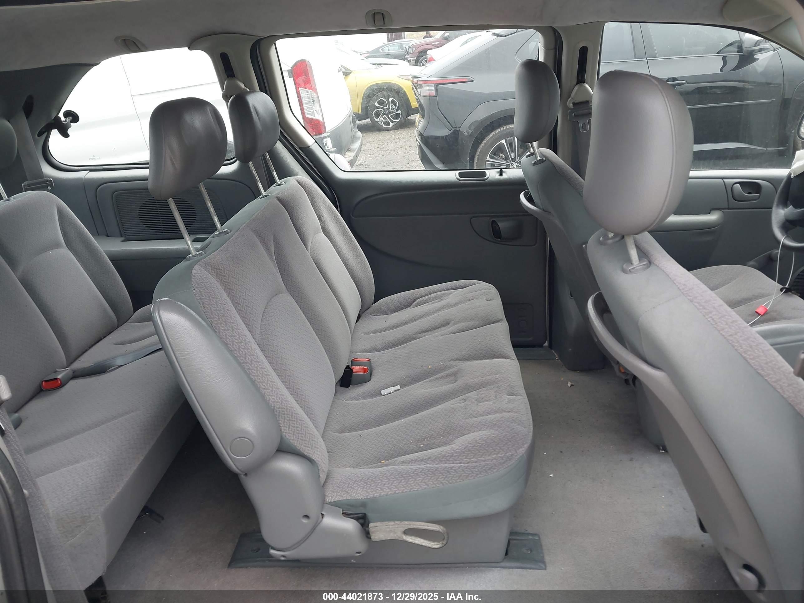 DODGE CARAVAN image 8